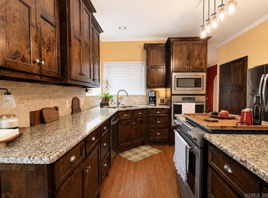 RIVER OAKS - Residential
