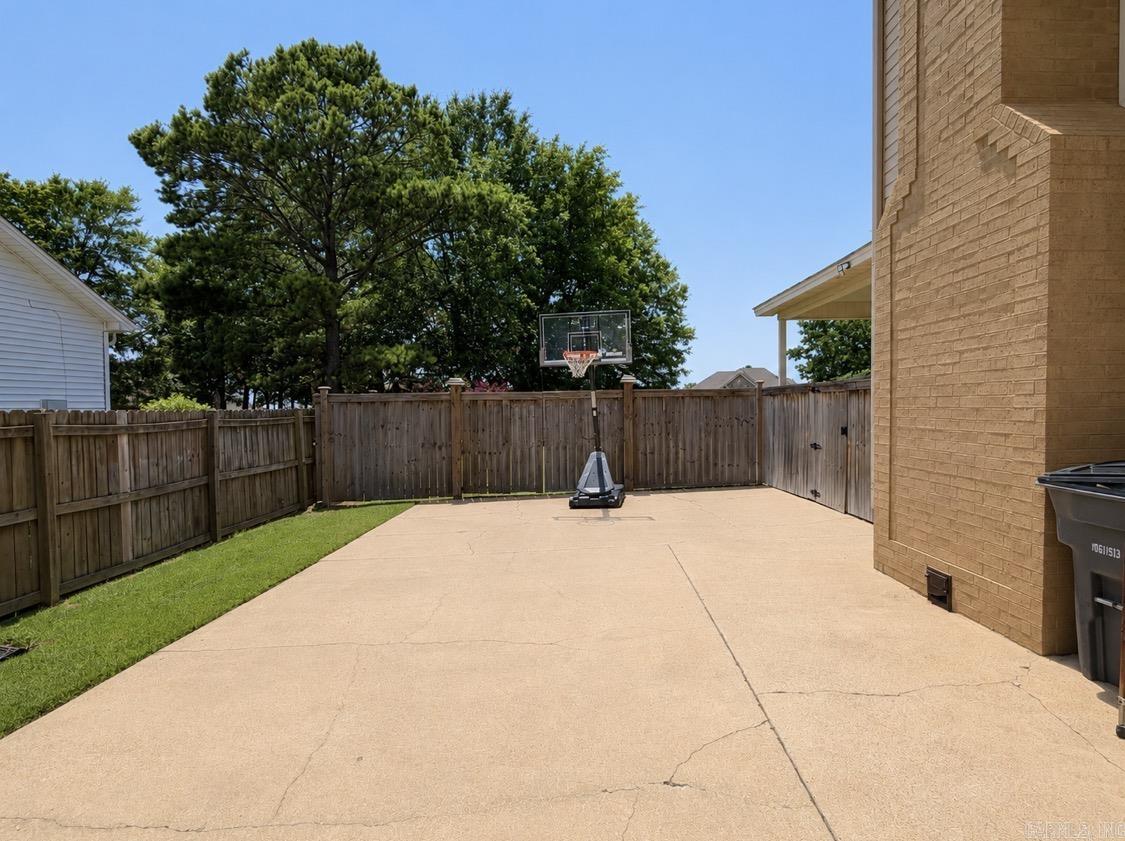 RIVER OAKS - Residential