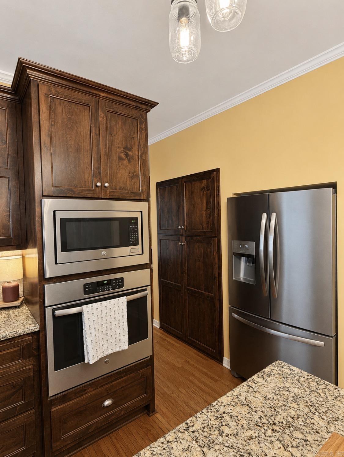 RIVER OAKS - Residential