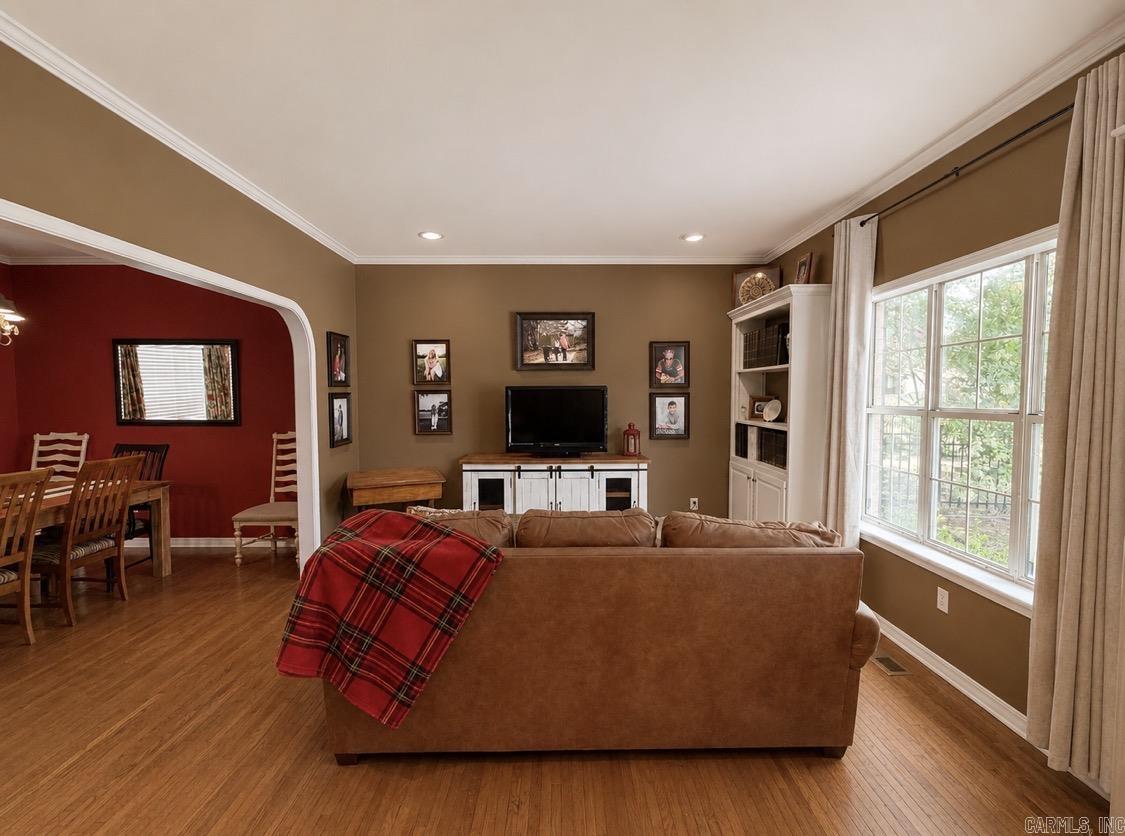 RIVER OAKS - Residential