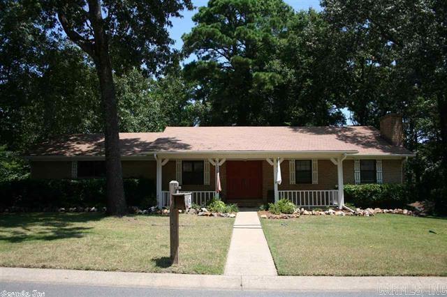 HUGE HOME GREAT FOR ENTERTAINING OR IN-LAWS!