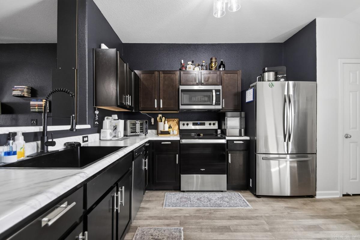 PARKWAY MEADOWS - Residential