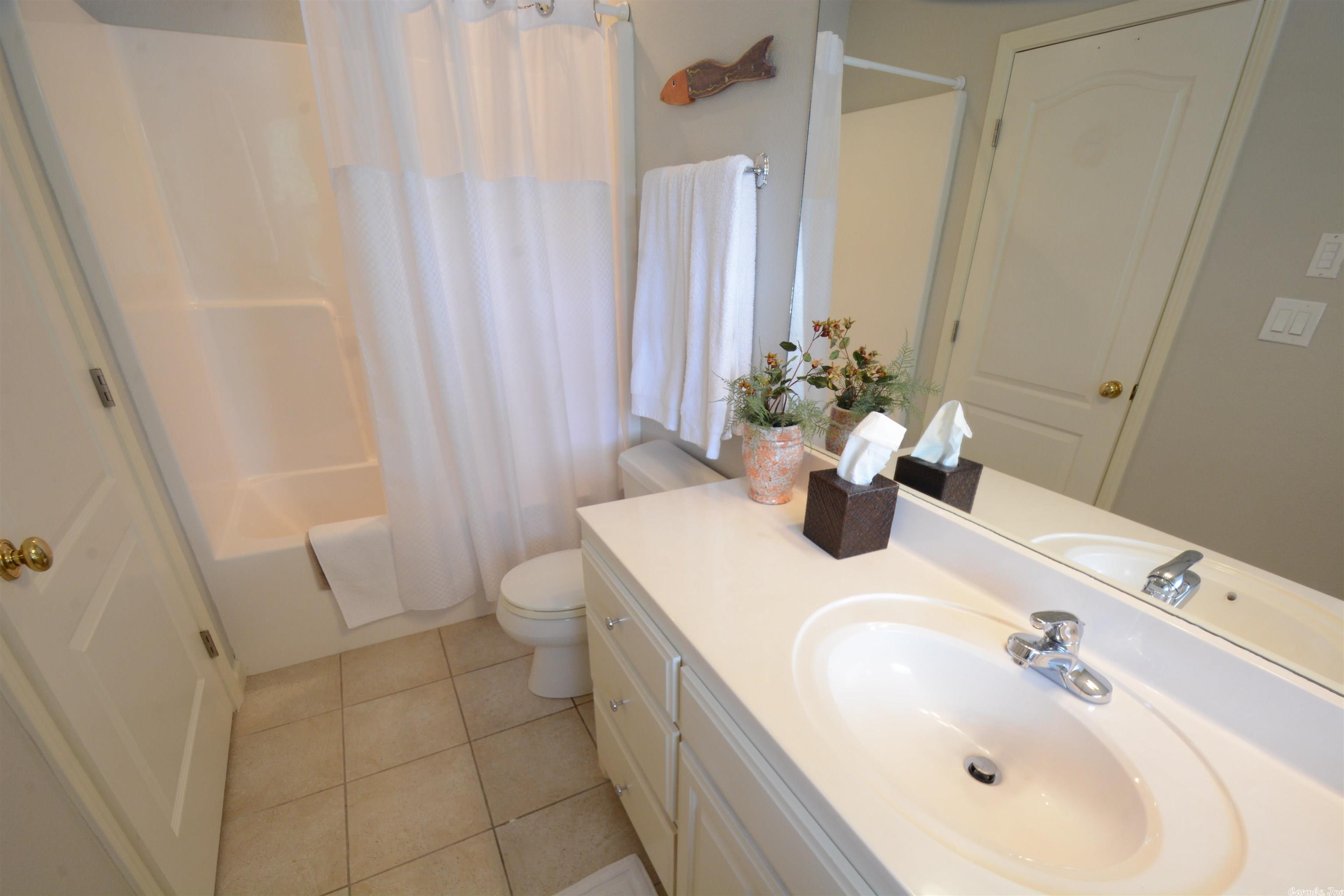 LAKECREST - Residential