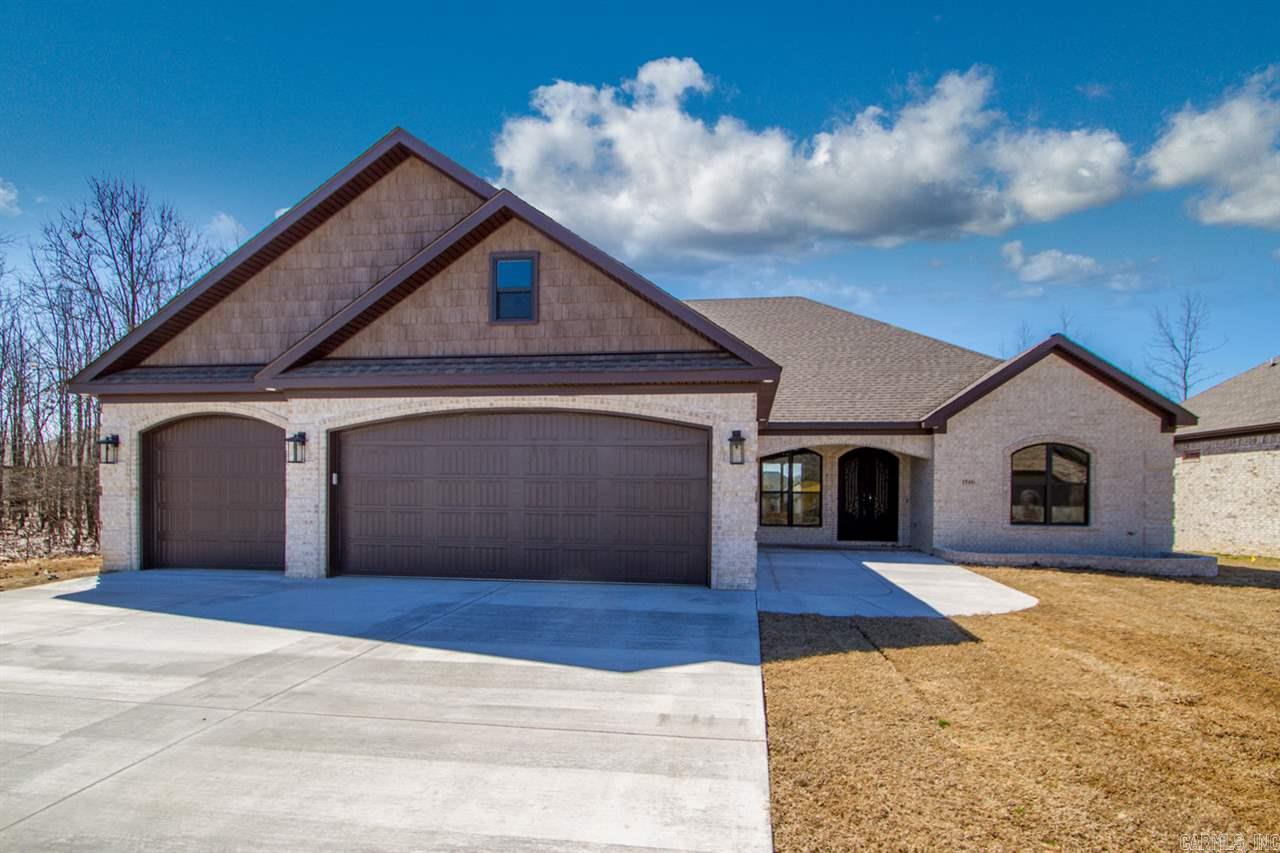 New Construction! You're gonna love it!Dbl iron front doors!Shiplap anyone?Just enough around the fireplace to fall in love with!Open floorplan!Wood grain tile! Nice kitchen w/large pantry!Gas Stove!Many Drawers!Large laundry w/cubbies!Split floor plan!Big bdrms w/big closets!6"baseboards! Pretty moldings throughout!Huge Master!!Pan ceiling~beautiful!Walk-in shower~free standing soaker tub~dbl vanity!Large closet lots of built-ins!Many extras in this one!Call for the LONG list!Taxes pd on lot only.