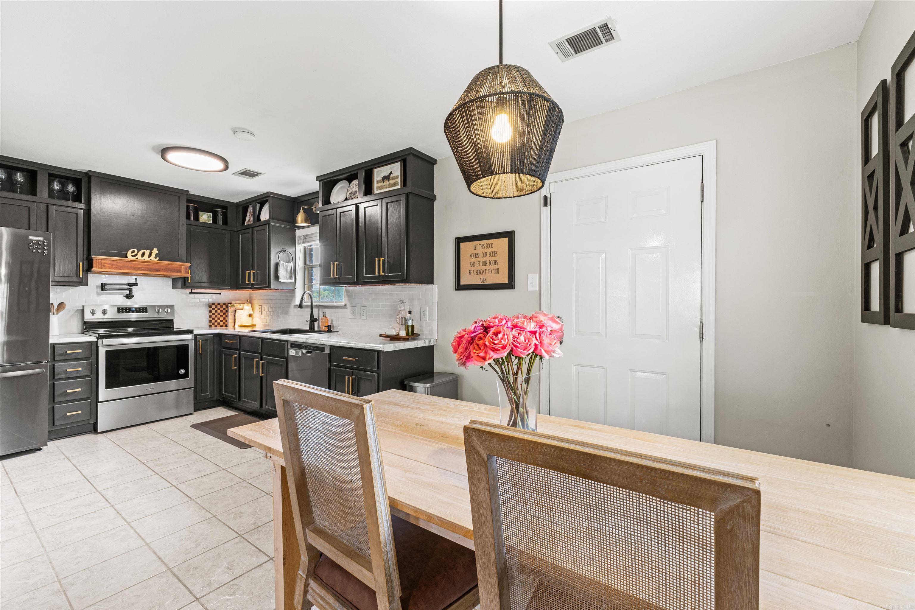 HUNTERS COVE - Residential