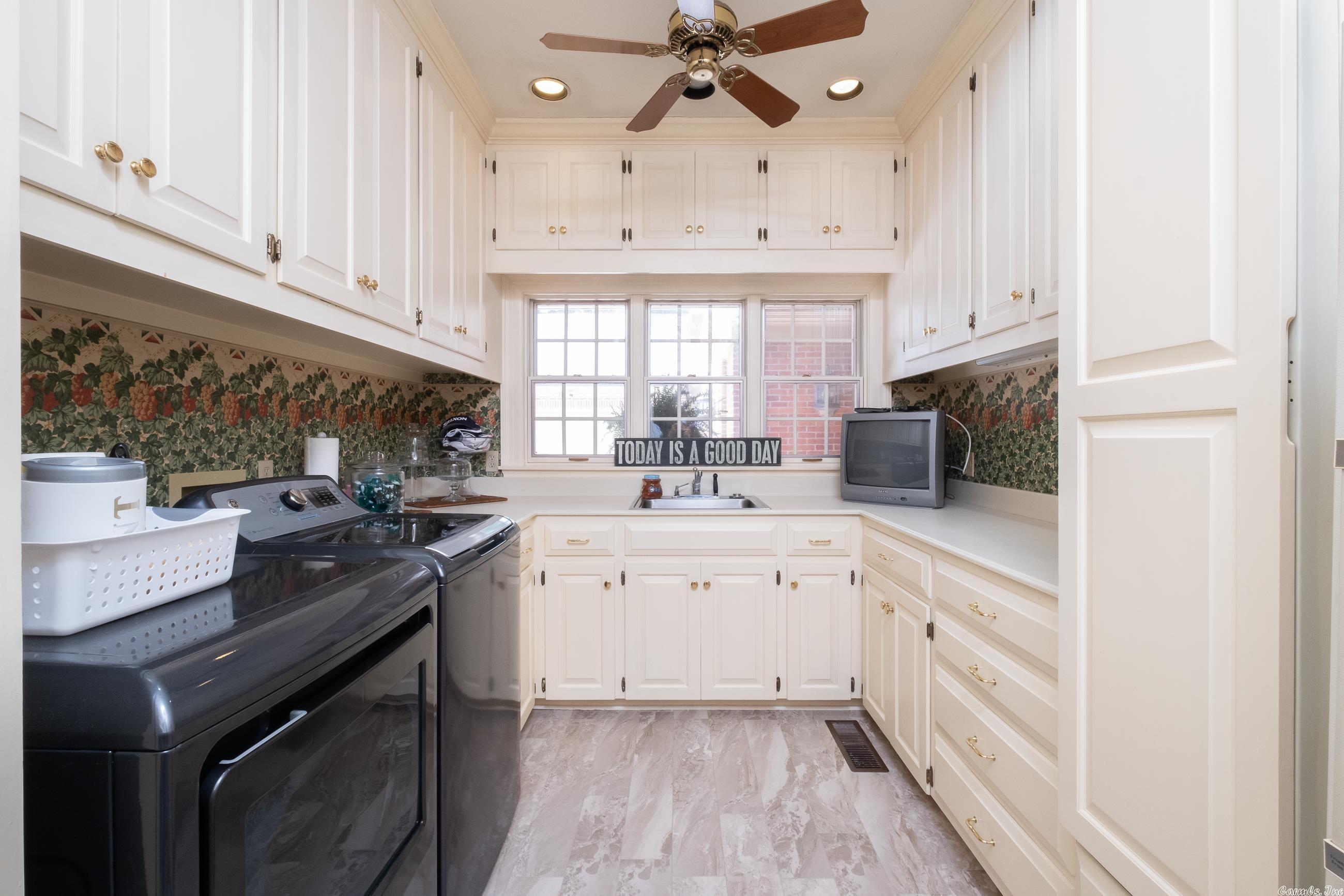 HICKORY HILLS - Residential