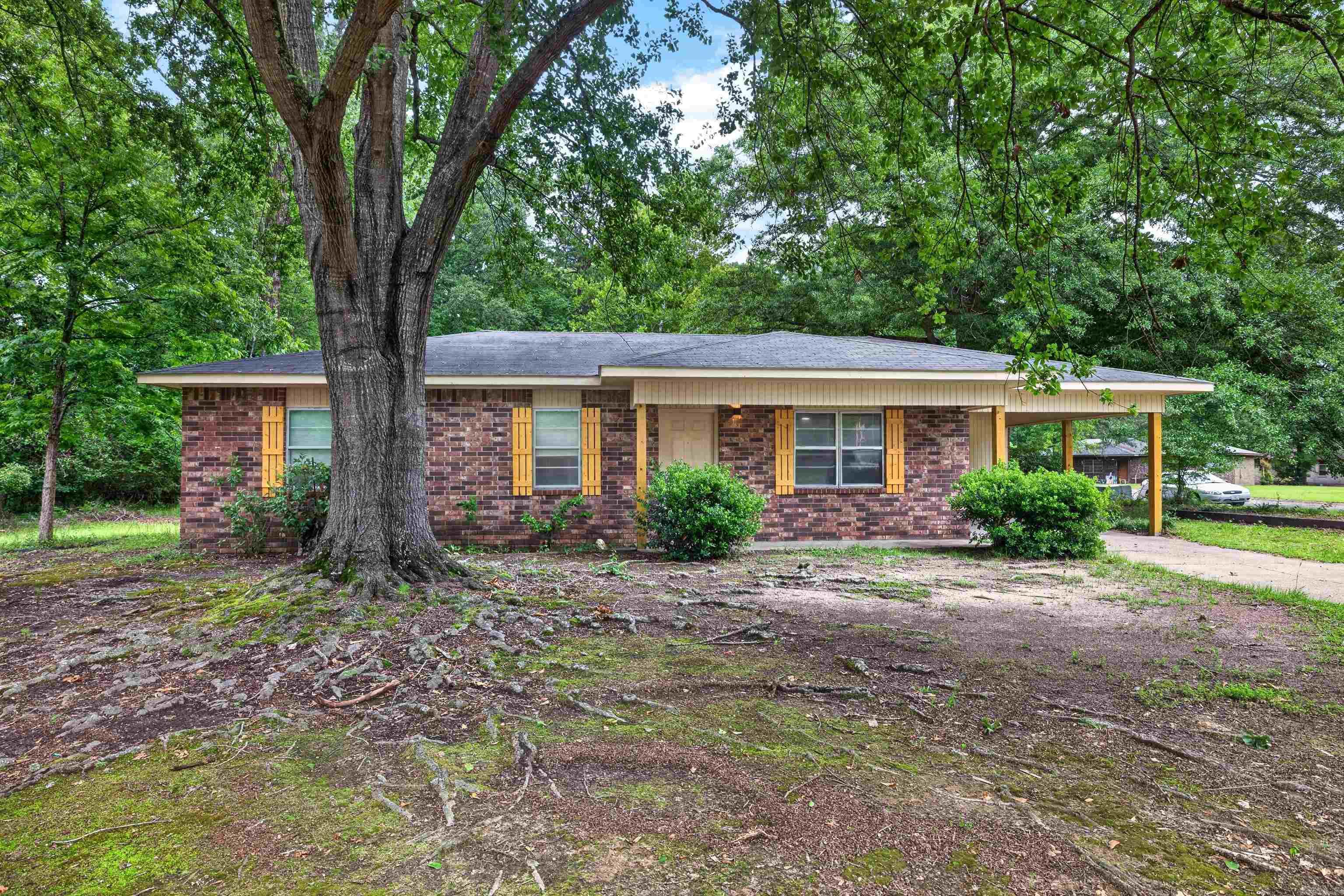 Recently remodeled and move-in ready, 210 Druid Hills offers updated features, modern finishes, and everyday functionality in a convenient location. This 3-bedroom, 1.5-bath home features fresh paint throughout, new flooring, updated fixtures, and a bright, refreshed interior designed for comfortable living. The kitchen includes new appliances and an efficient layout that flows easily into the main living areas. Major updates include a new HVAC system for added comfort and energy efficiency. With updated finishes, low-maintenance improvements, and a clean modern feel, this home is ready for its next owner. Whether you’re searching for a primary residence or investment opportunity, this remodeled property delivers value, style, and convenience.  *Agents see remarks*