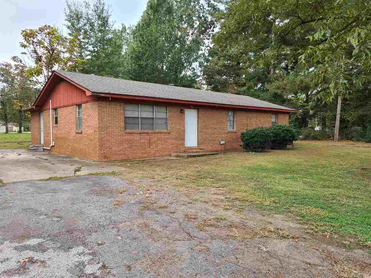 4 bedroom 2 bath home available! Spacious kitchen and laundry/utility room. No pets allowed. Lease terms 12 months, $850 deposit, $40 application fee. Apply online at c21prjxrentals.com.