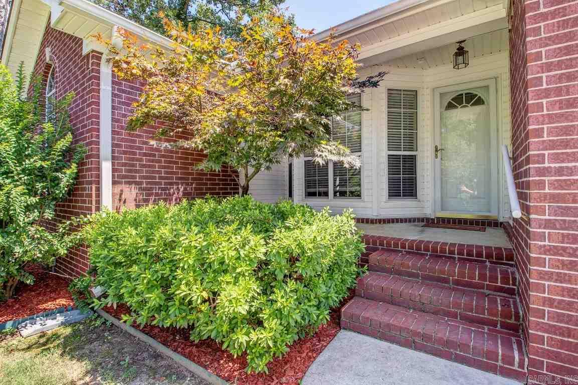 Beautiful home in perfect neighborhood w/nearby walking trails. Level lot w/one level home.Well maintained w/lots of love & care. Cozy family rm w/wood floors, octagon tray ceiling & fireplace. Lg kitchen w/lots of cabinets & prep space & separate breakfast nook. Formal Dining room that could also be used as a den/office. Lg.master bedroom w/en suite bath includes walk in shower, jetted tub, double sink vanities. Fresh paint. Covered patio overlooks flat backyard. Roof 5 years. Must see! See agent remarks