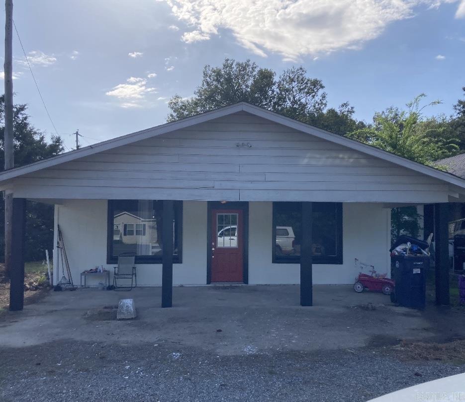 Don't miss this cute comfy home! Great location conveniently located just minutes from UAM, restaurants, hospital and shopping. Perfect for investors, college students, or first-time home buyers. Call today to schedule your private showing.