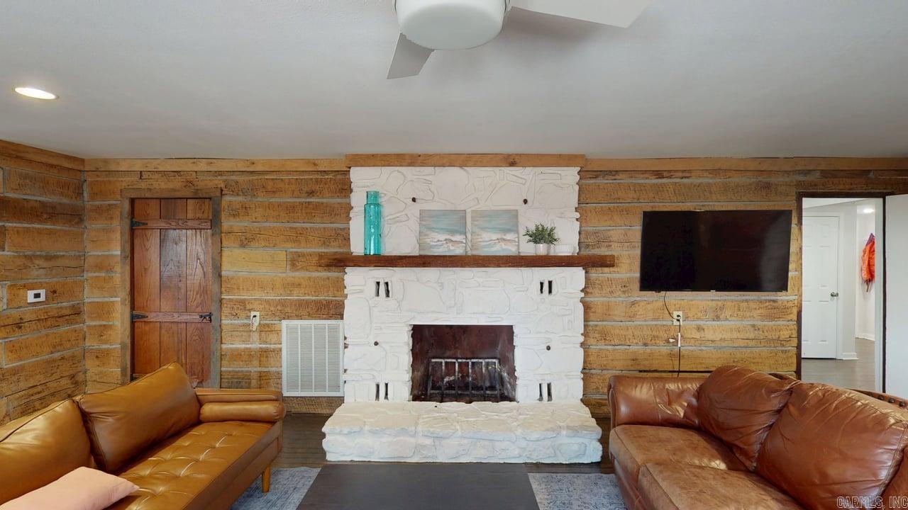 BEAR'S DEN - Residential
