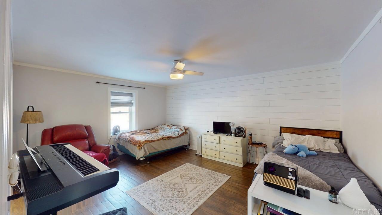 BEAR'S DEN - Residential