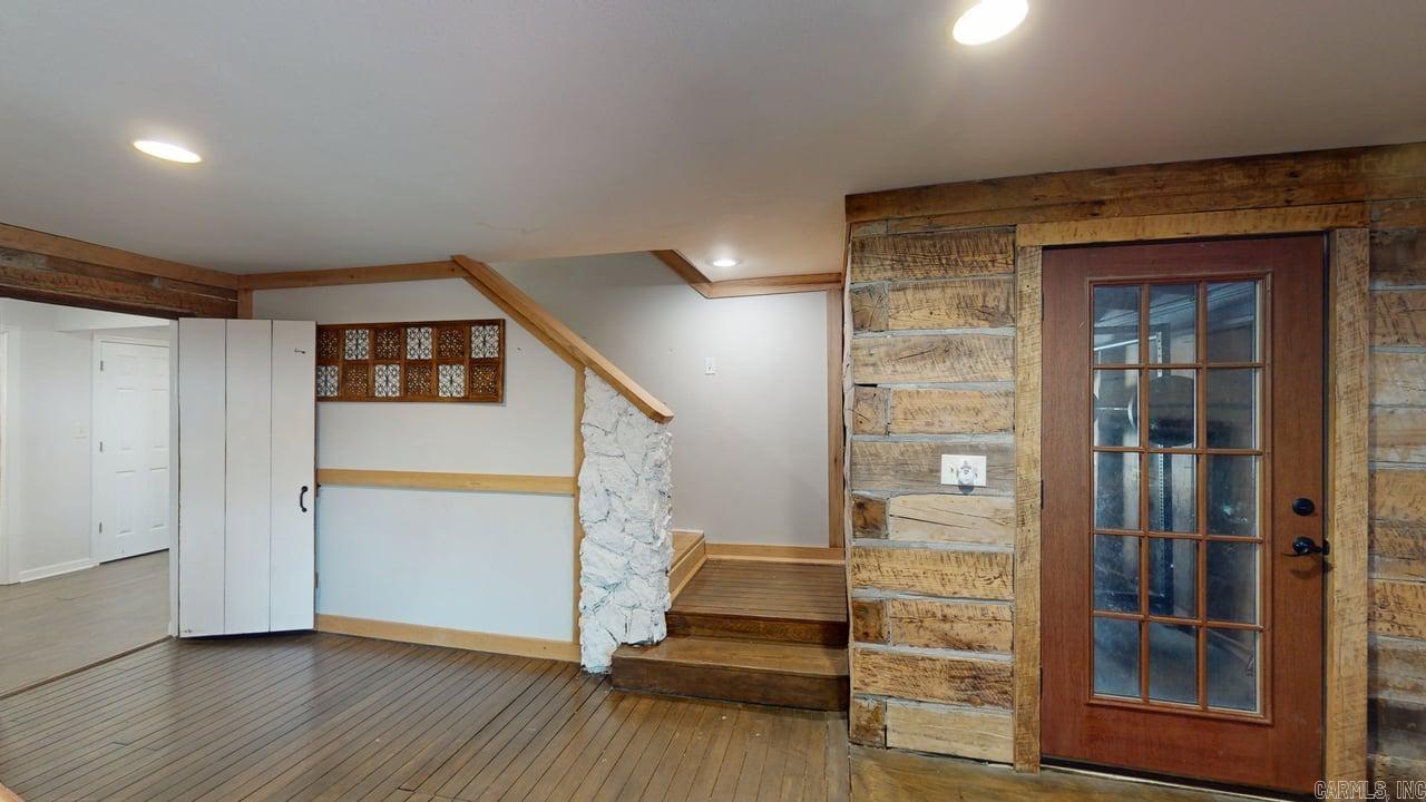 BEAR'S DEN - Residential