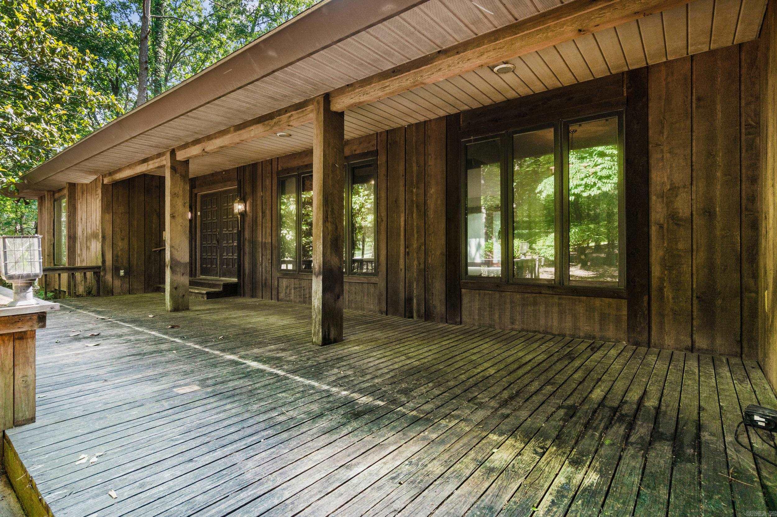 BAYWOOD - LAKE - Residential