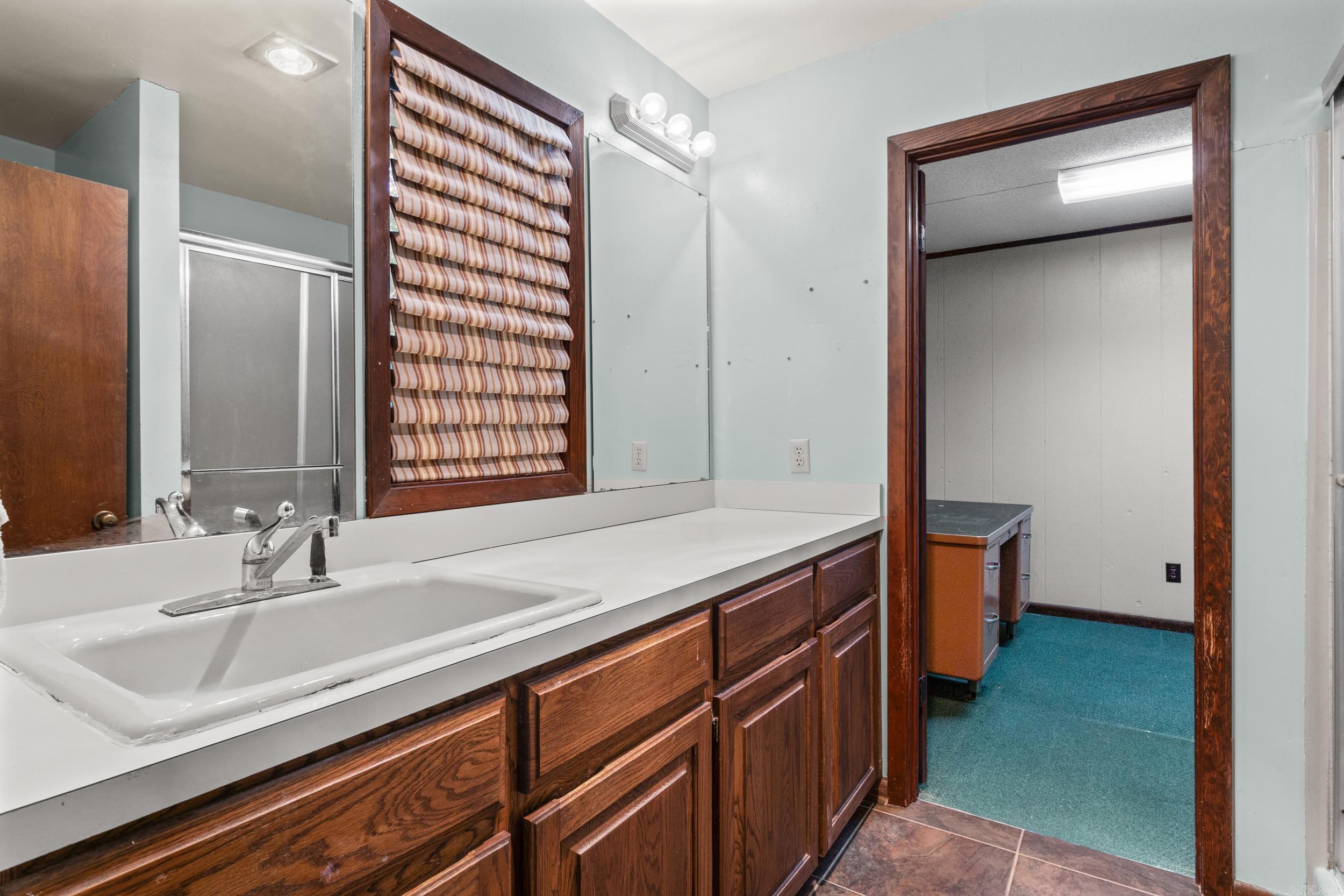 BAYWOOD - LAKE - Residential