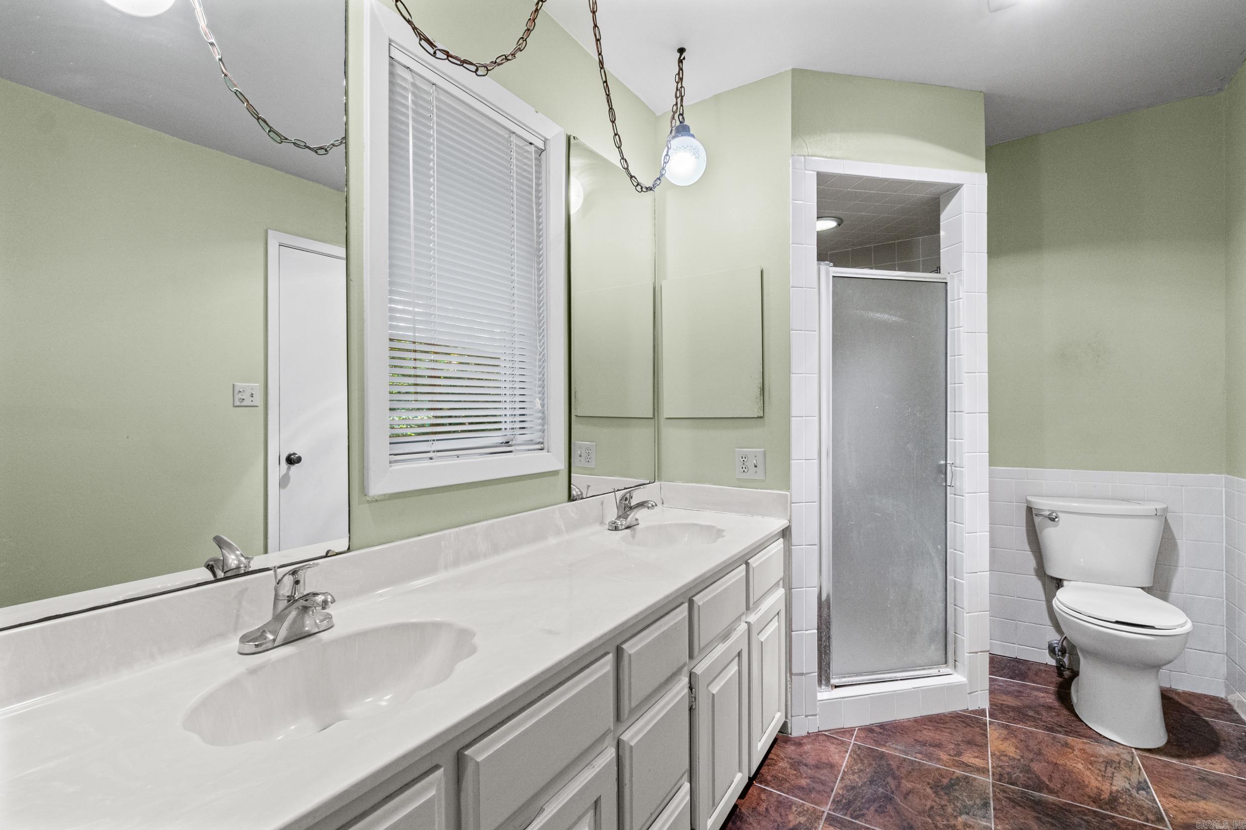 BAYWOOD - LAKE - Residential