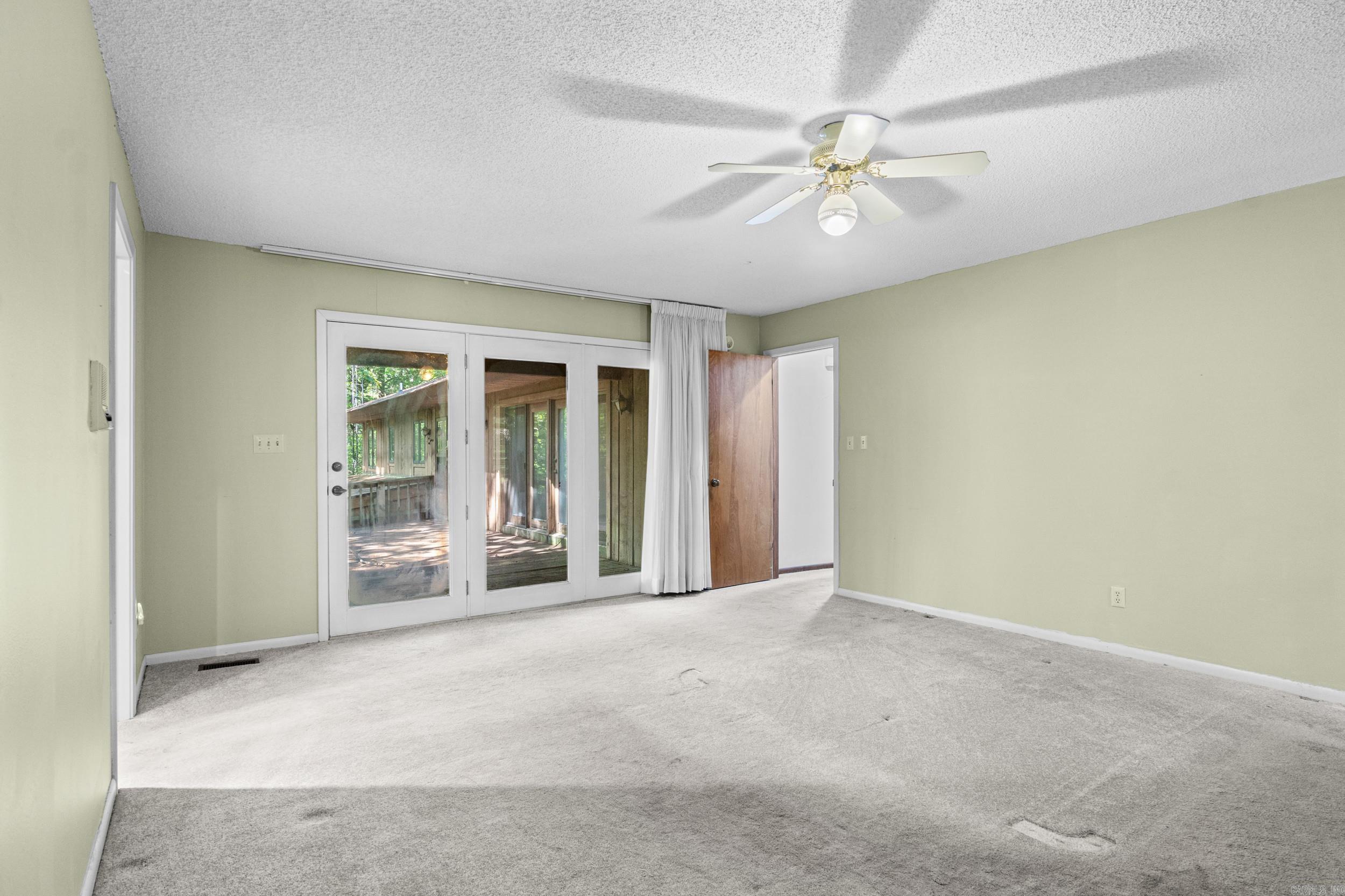 BAYWOOD - LAKE - Residential