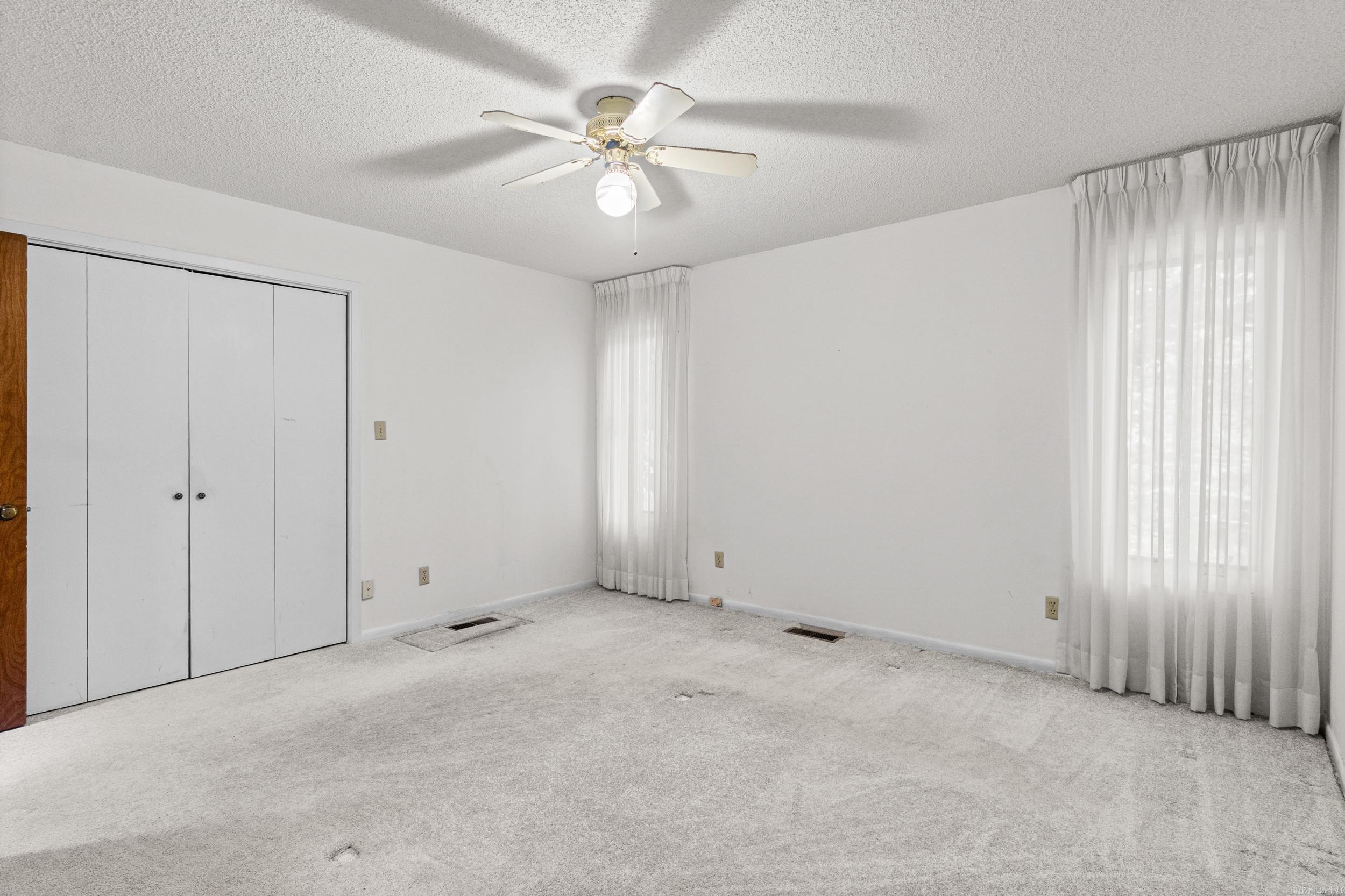 BAYWOOD - LAKE - Residential