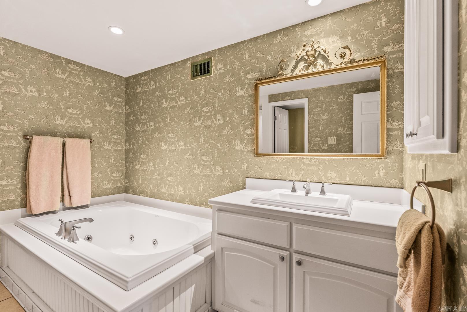 PINE MANOR - Residential