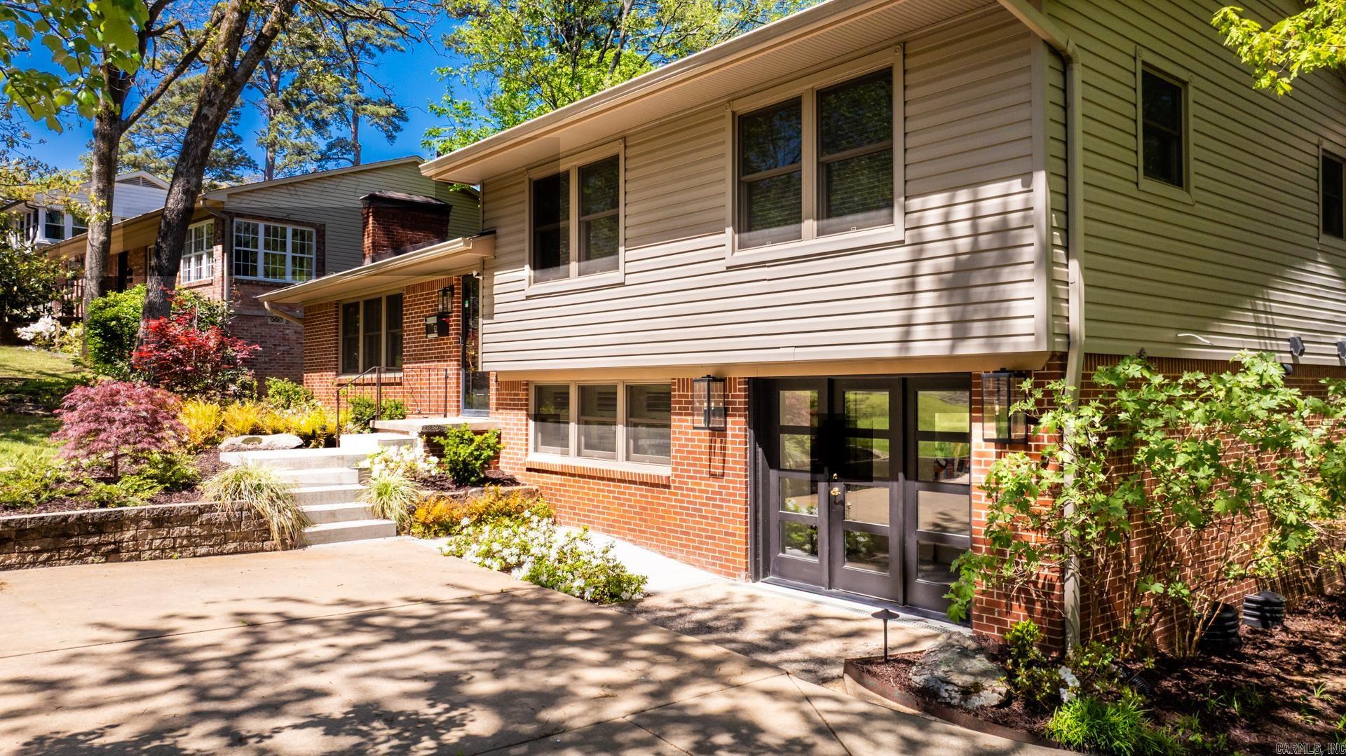 PINE MANOR - Residential