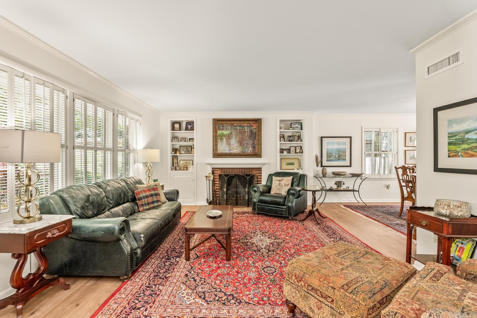 PINE MANOR - Residential