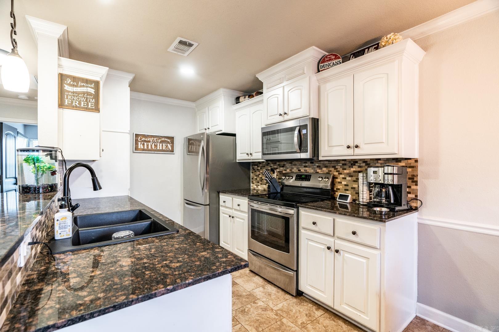 MAGNOLIA ESTATES - Residential