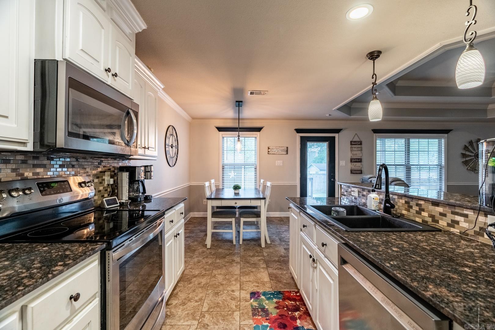 MAGNOLIA ESTATES - Residential