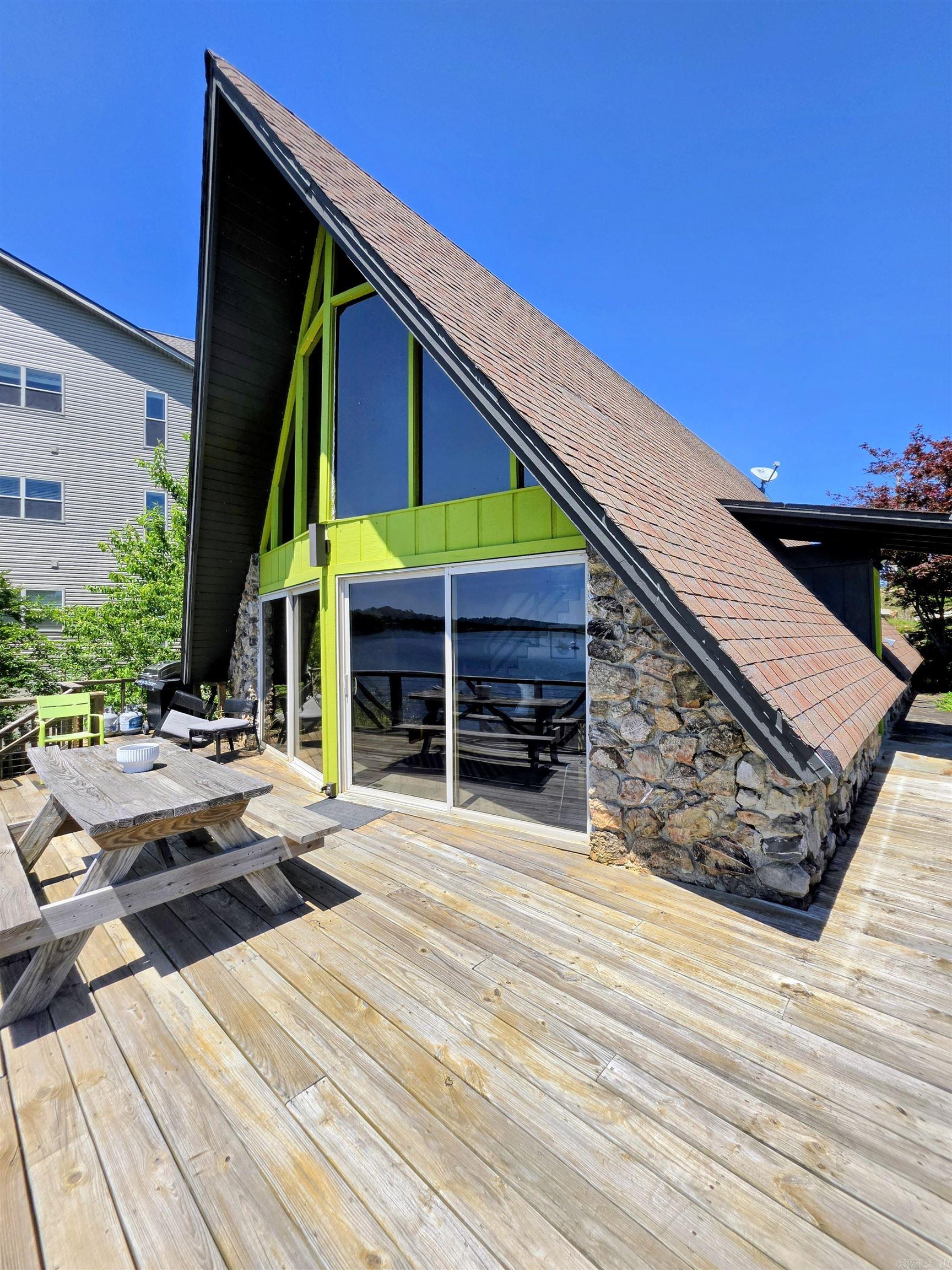 LAKEVIEW COURTS - Residential