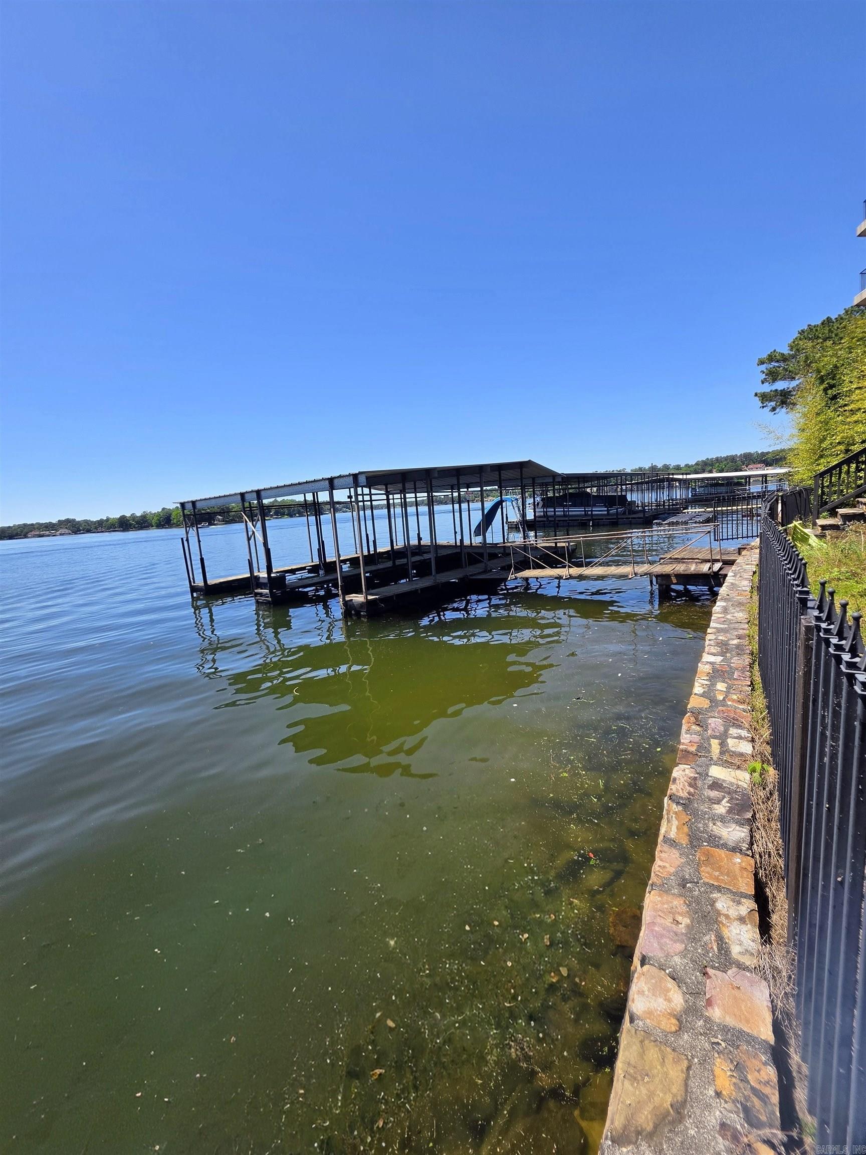 LAKEVIEW COURTS - Residential