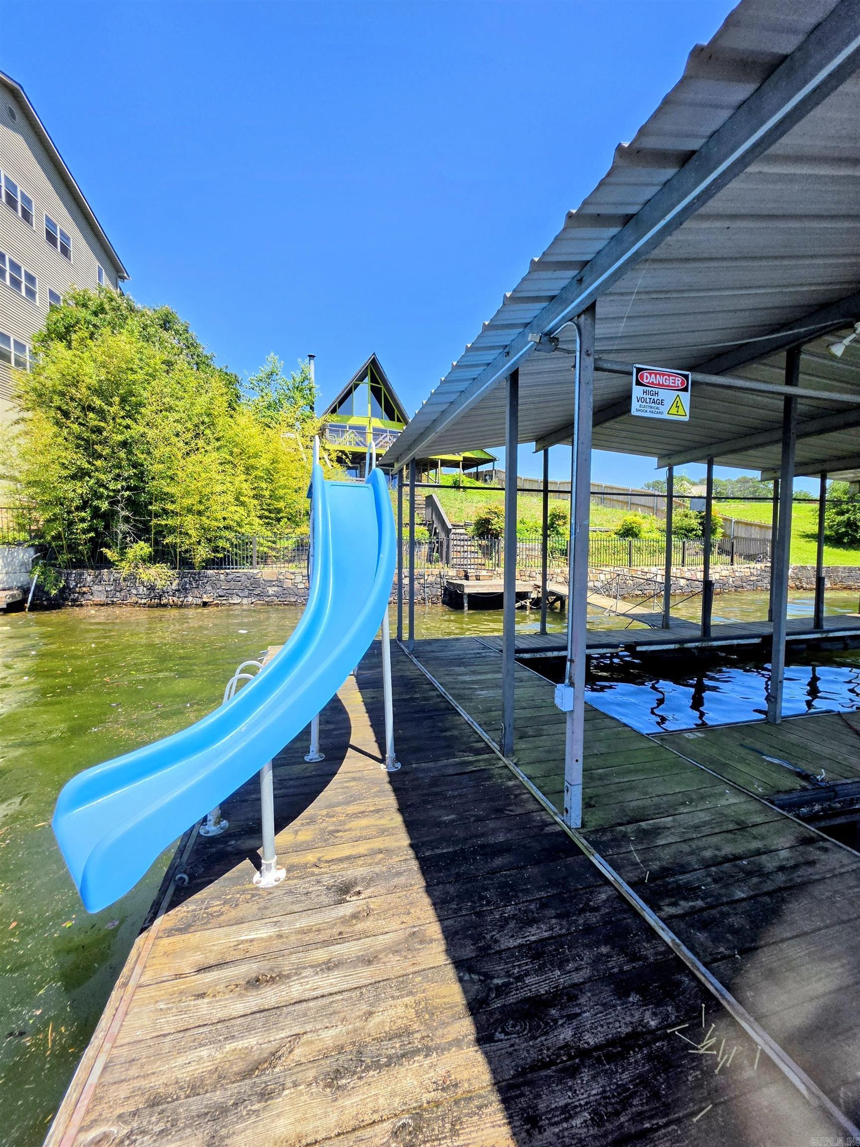LAKEVIEW COURTS - Residential