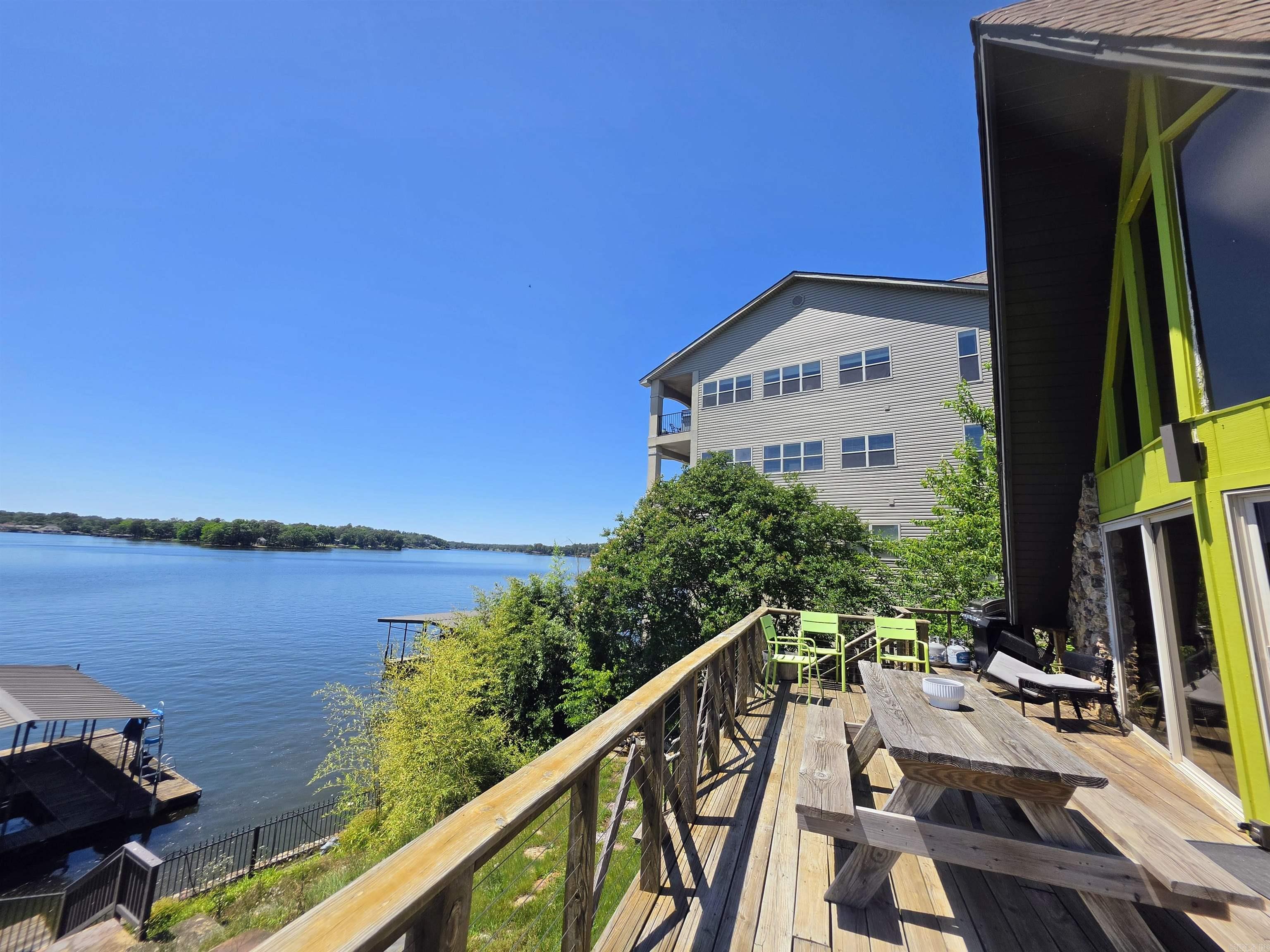 LAKEVIEW COURTS - Residential