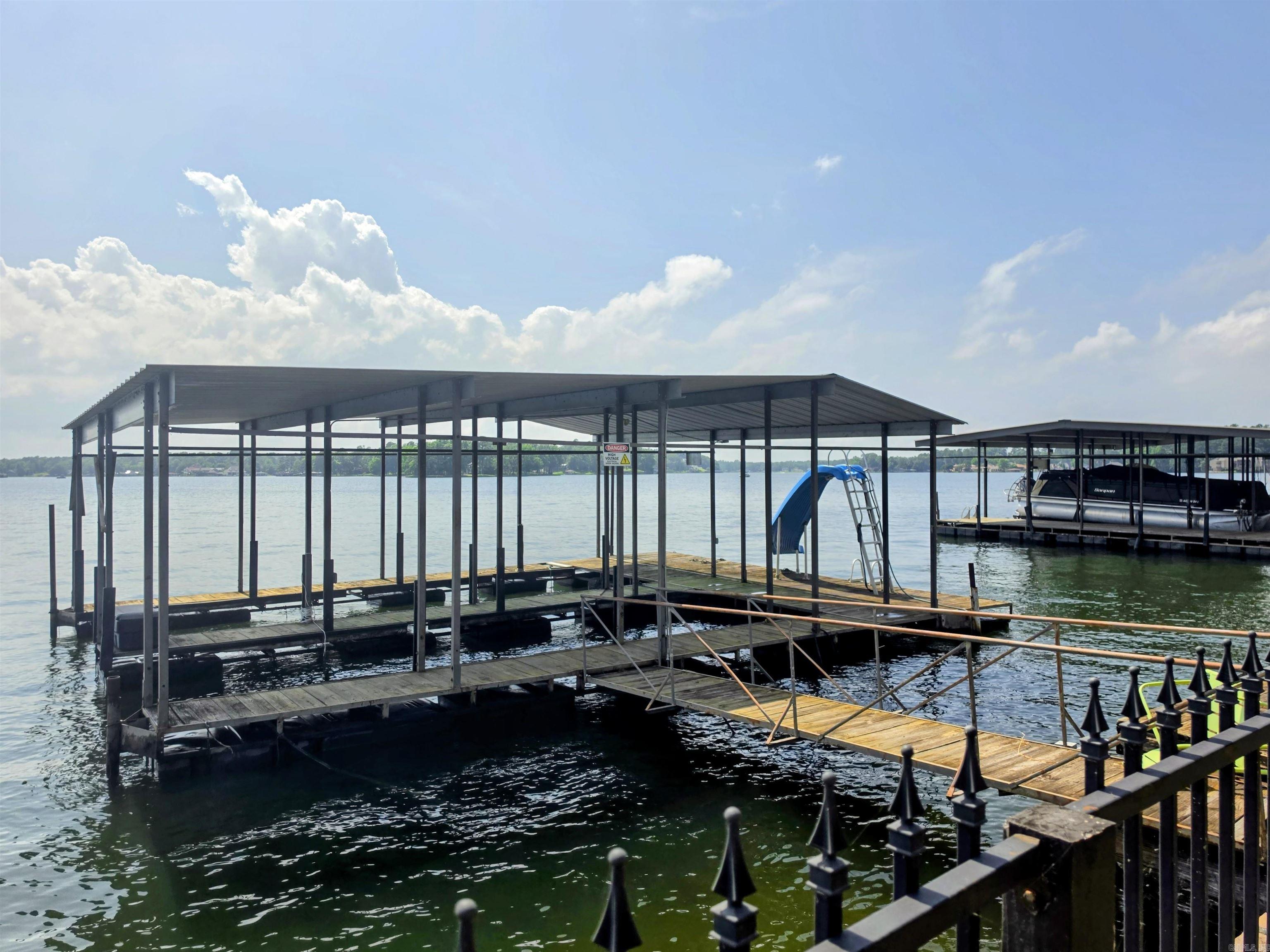 LAKEVIEW COURTS - Residential