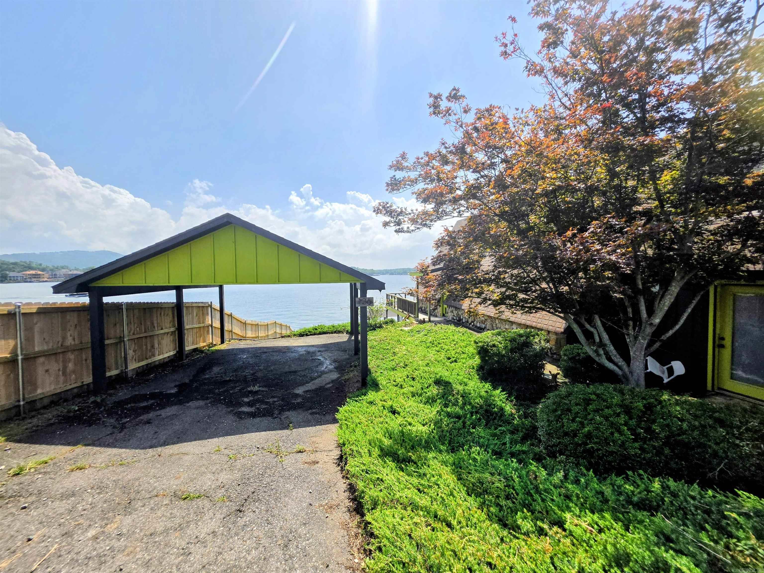 LAKEVIEW COURTS - Residential