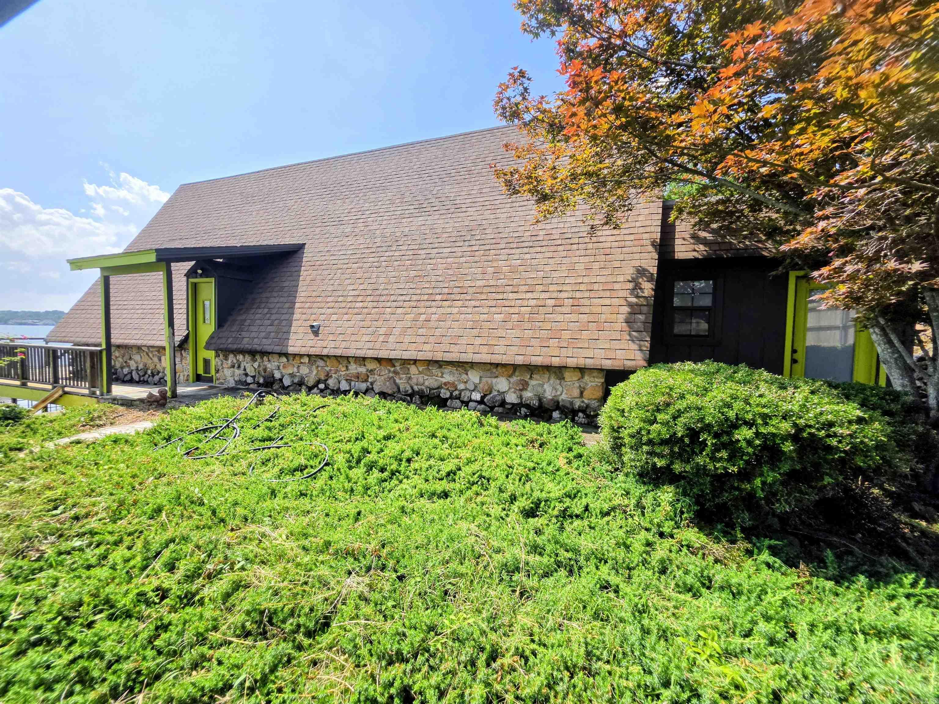 LAKEVIEW COURTS - Residential