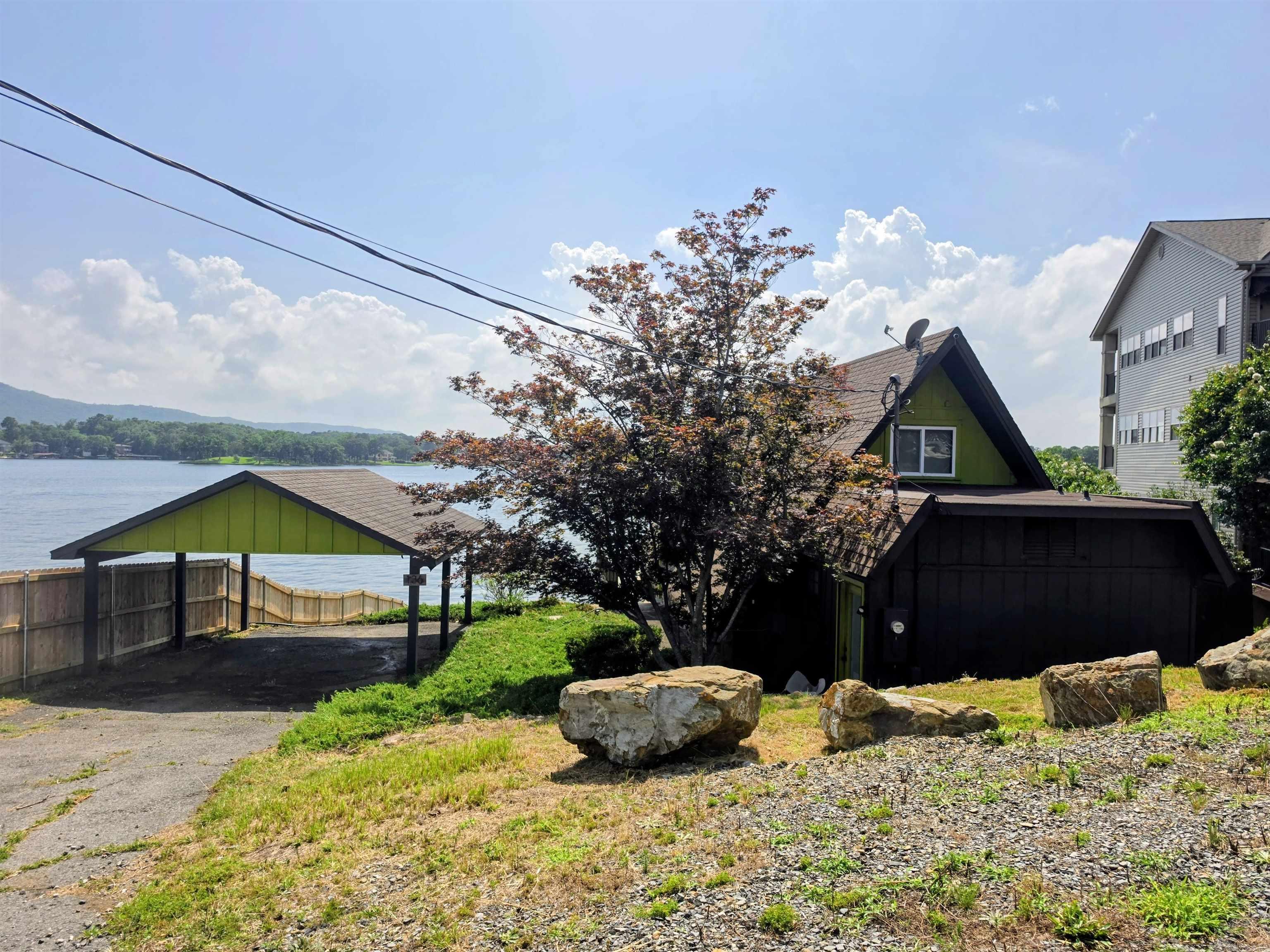 LAKEVIEW COURTS - Residential