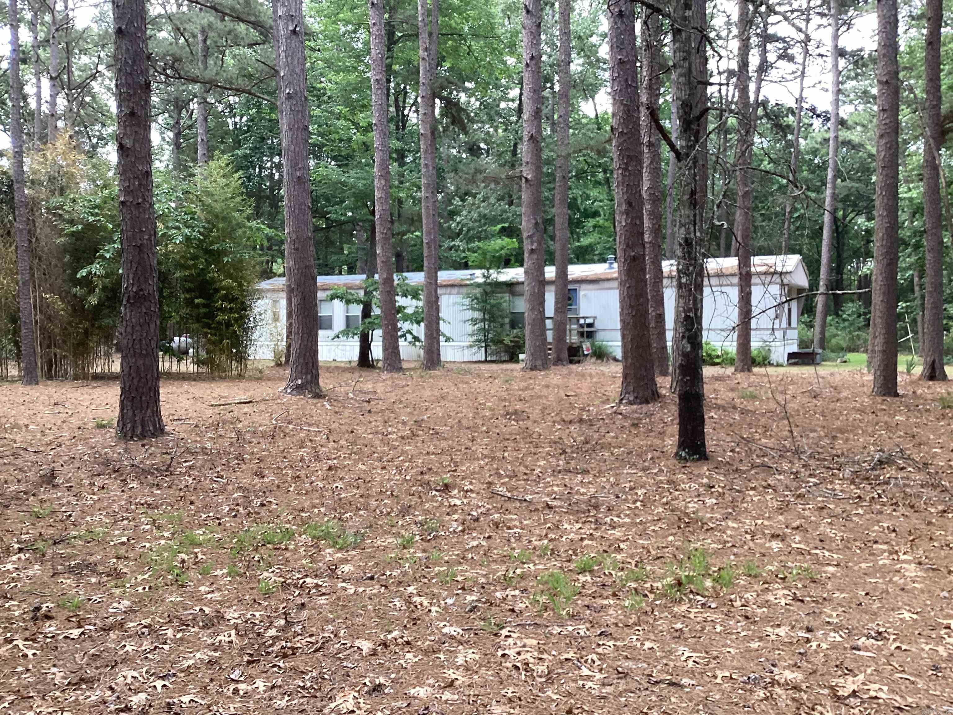 It’s recently remodeled mobile home Boast three bedrooms and two bathrooms completely updated. With an expansive back deck and almost 5 acres of privacy the home sits a short walking distance to Greers Ferry Lake.  It is set up to be the perfect retreat.