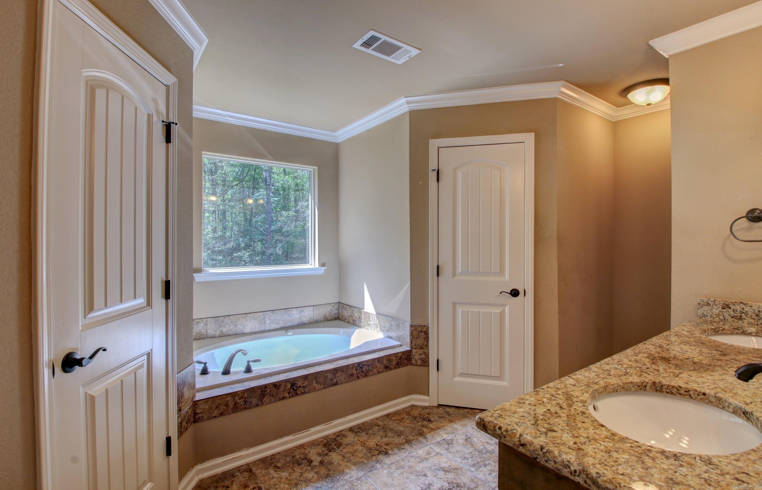 PINEWOOD ESTATES - Residential