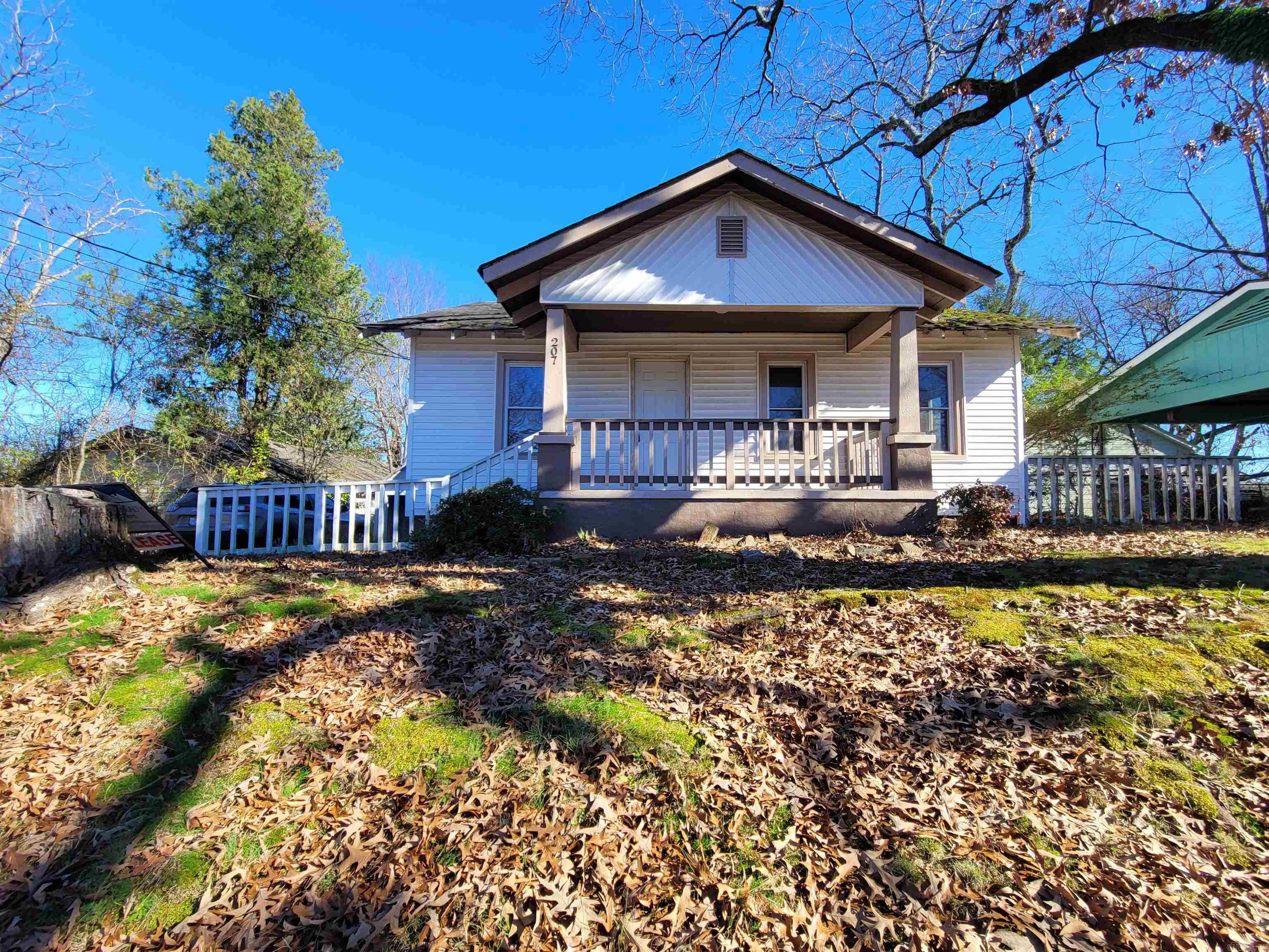 THIS BEAUTIFUL HOME IS LOCATED IN THE HEART OF HOT SPRINGS.  HAS AN OPEN CONCEPT AREA WITH ADDITIONAL STORAGE IN THE BASEMENT.  HAS AN FENCED YARD WITH DRIVE THROUGH ACCESS. CALL TODAY TO SET UP YOUR PRIVATE SHOWING.