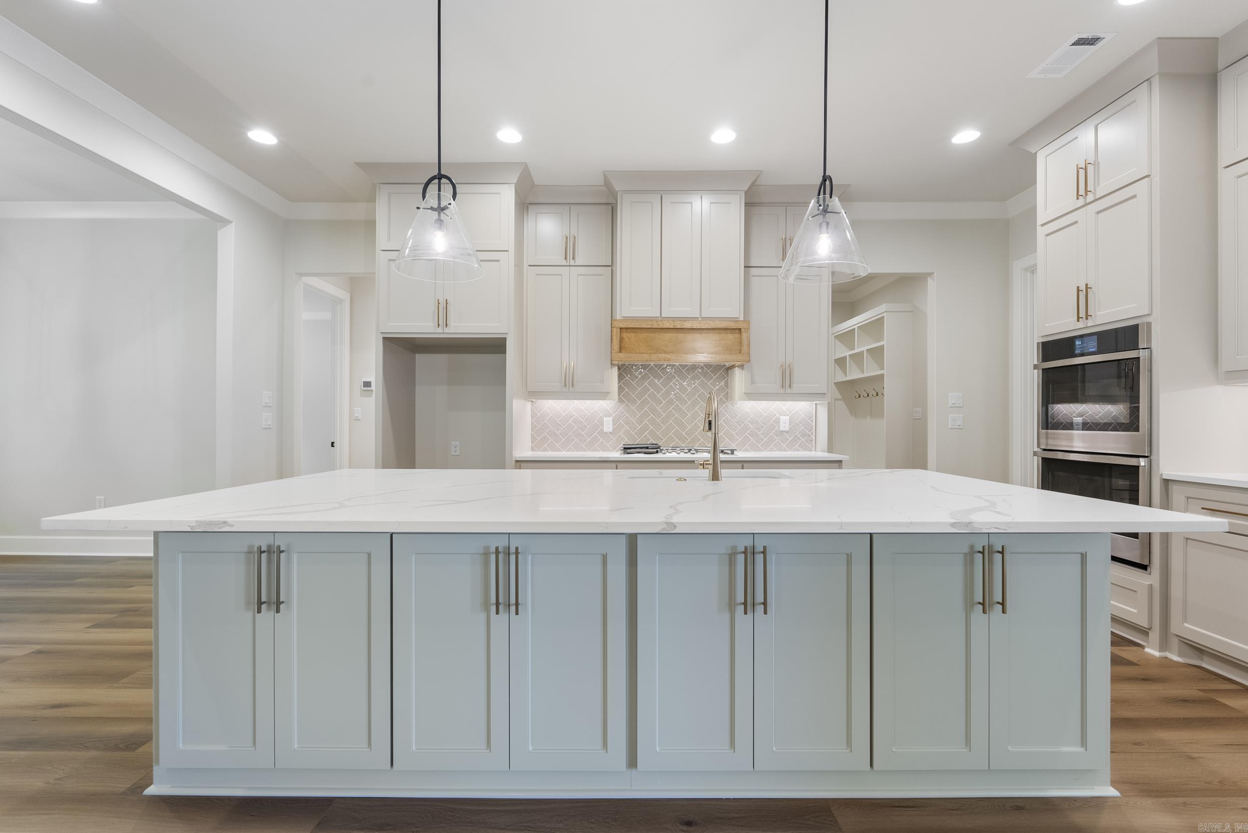 BEAR DEN ESTATES - Residential