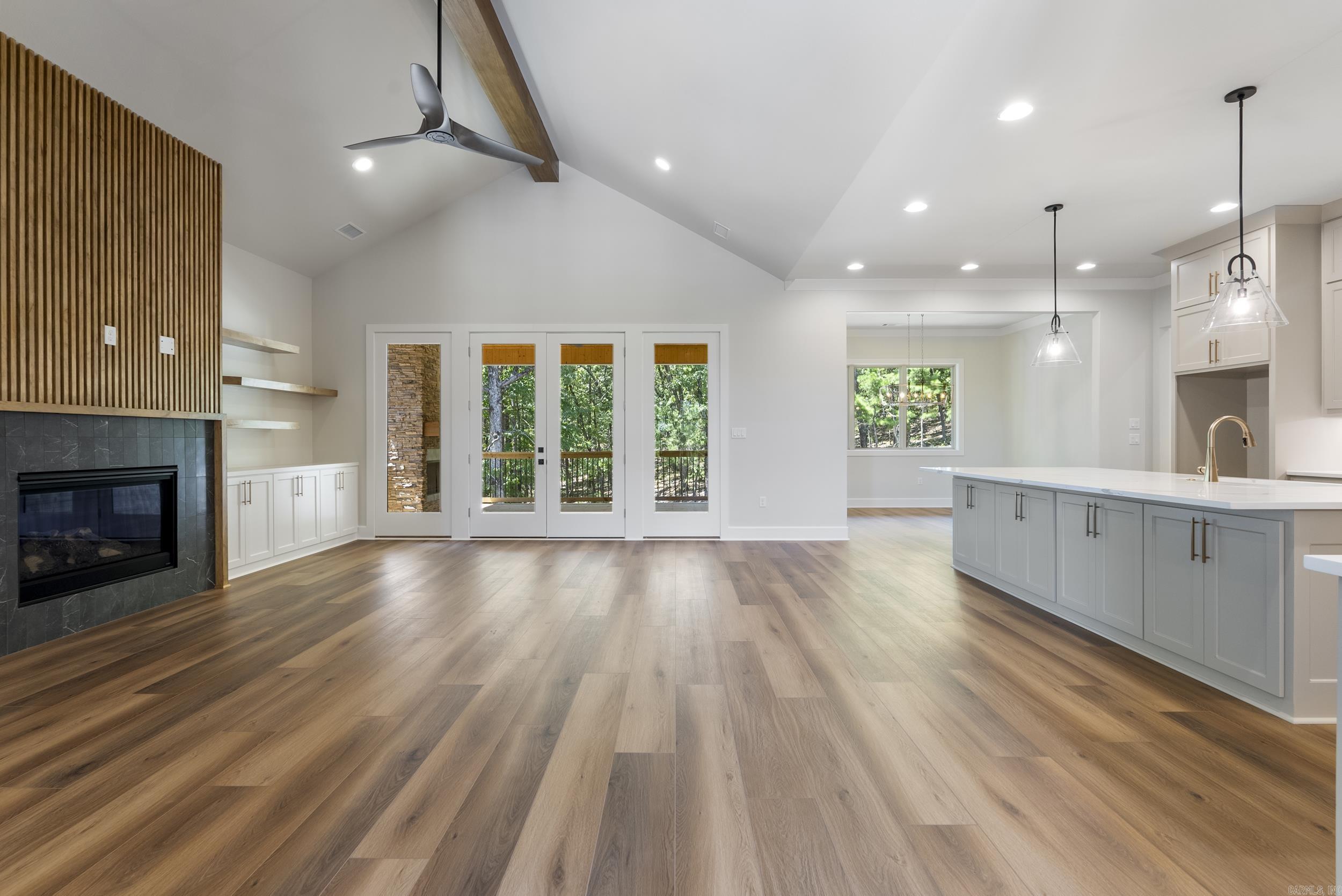 BEAR DEN ESTATES - Residential