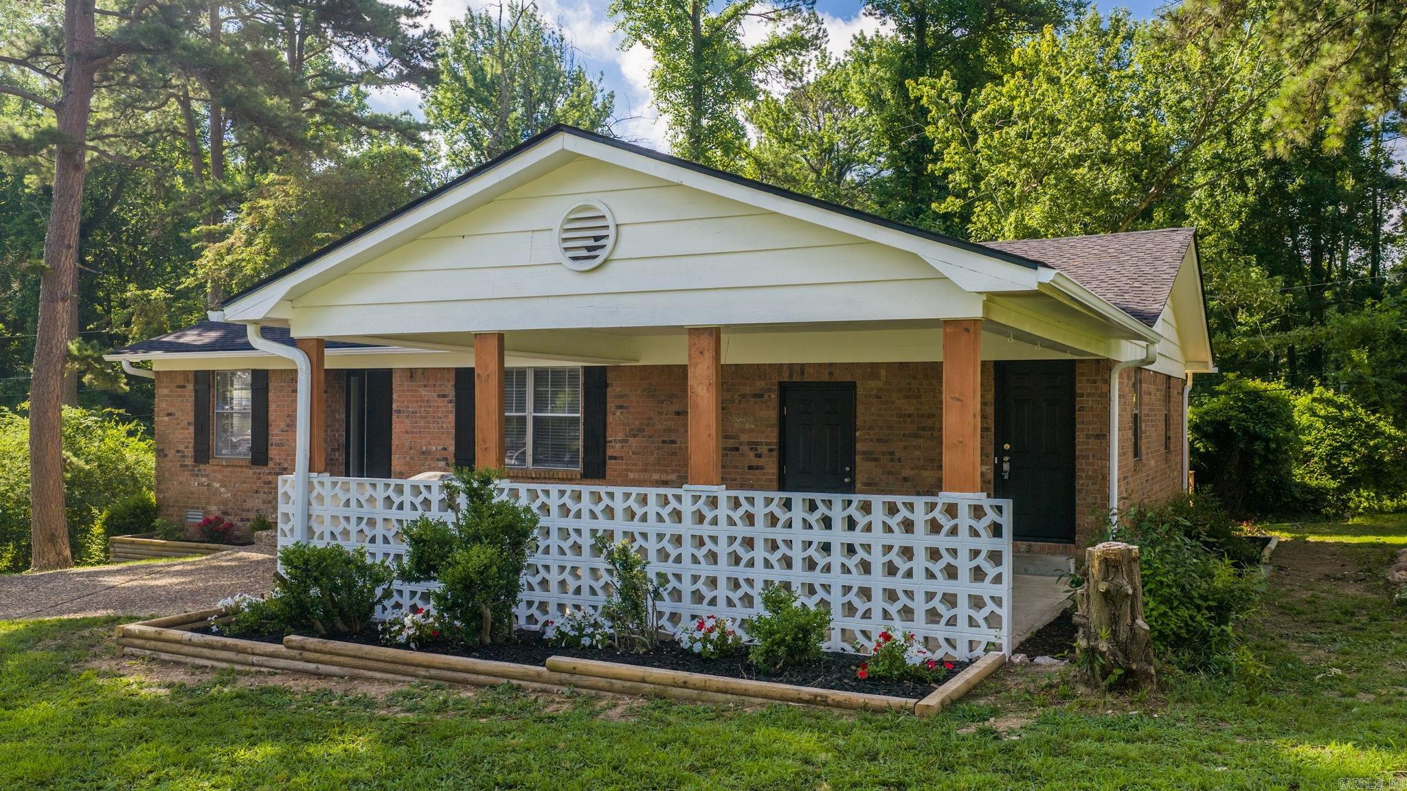 TWIN LAKES - Residential