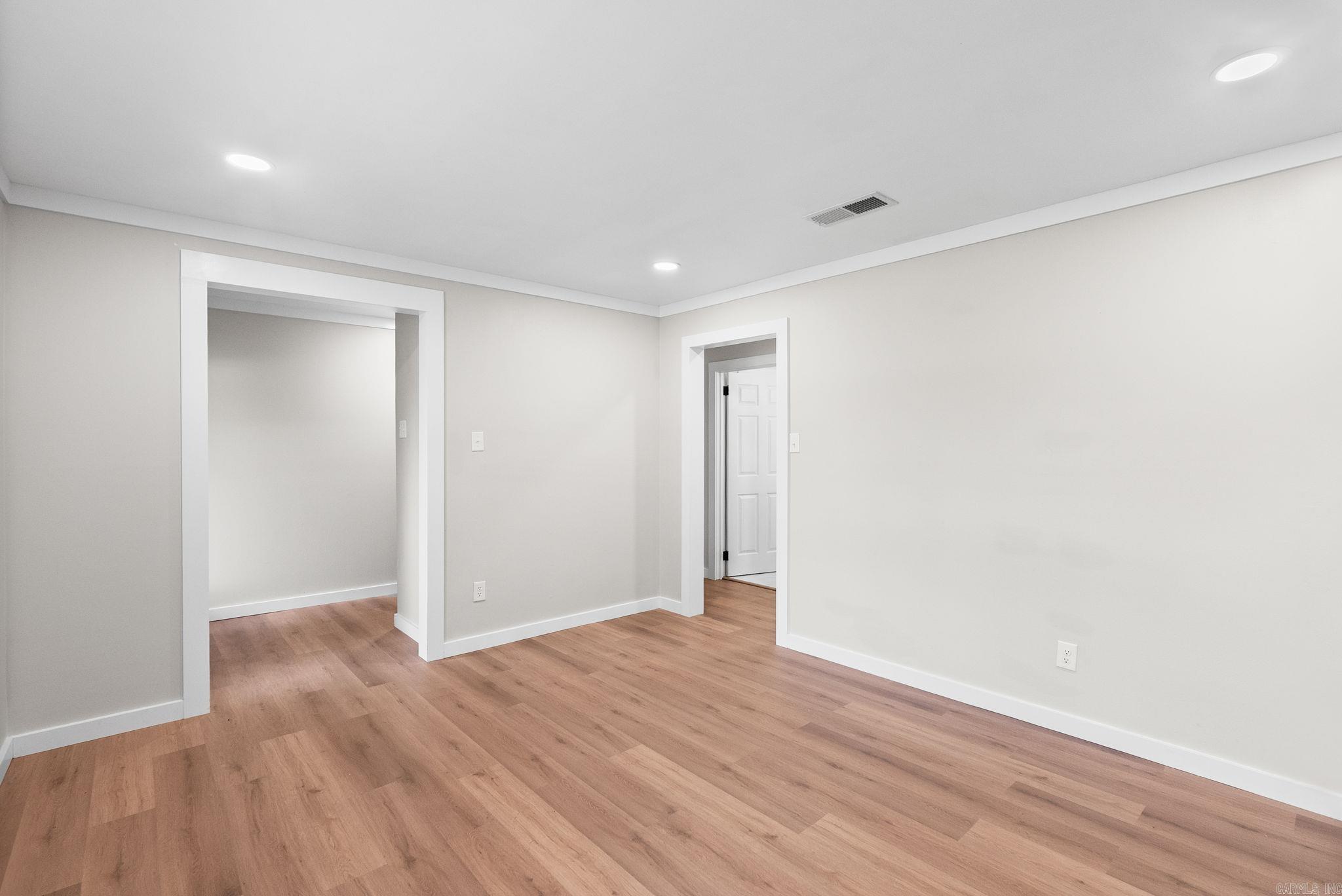 TWIN LAKES - Residential