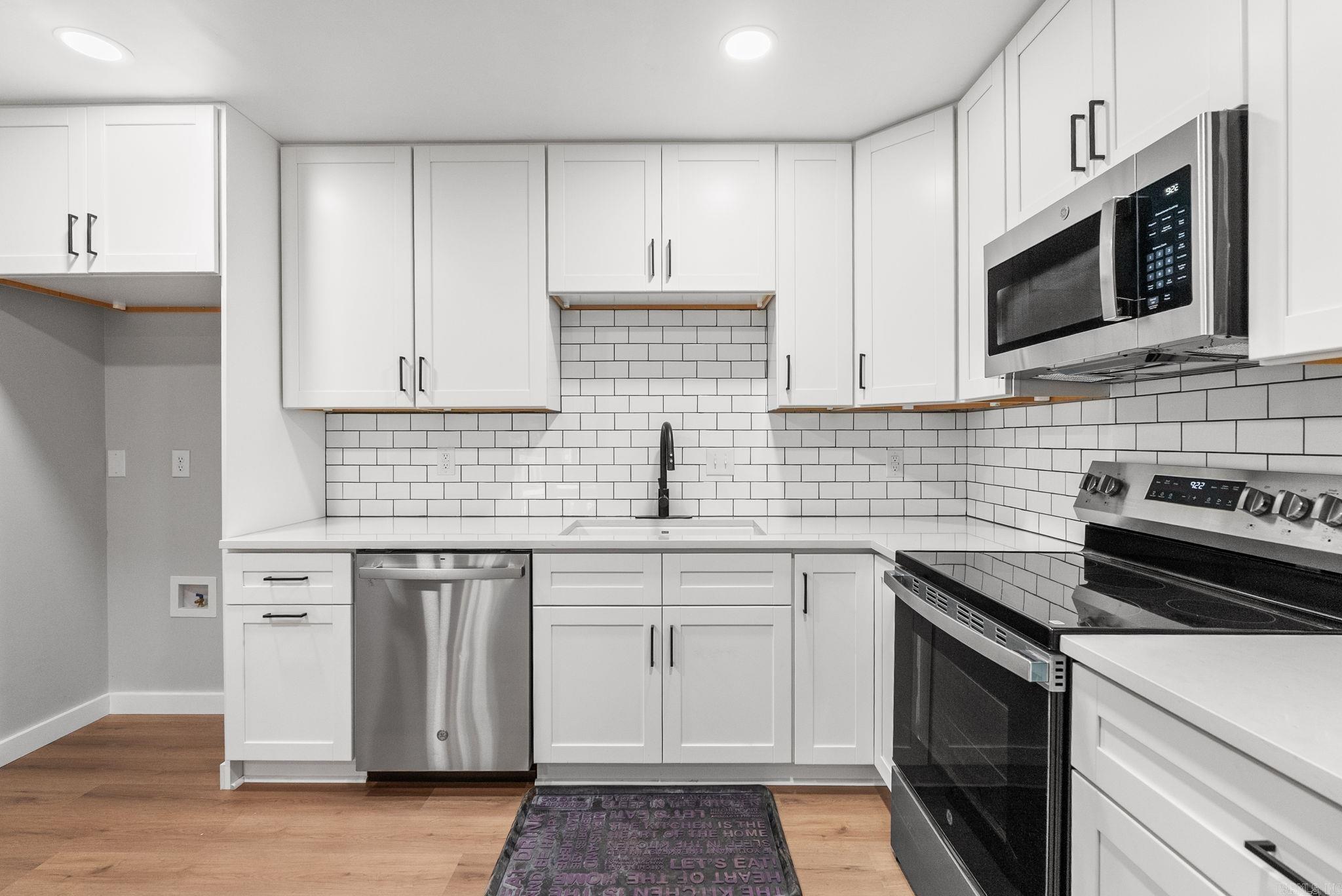 TWIN LAKES - Residential