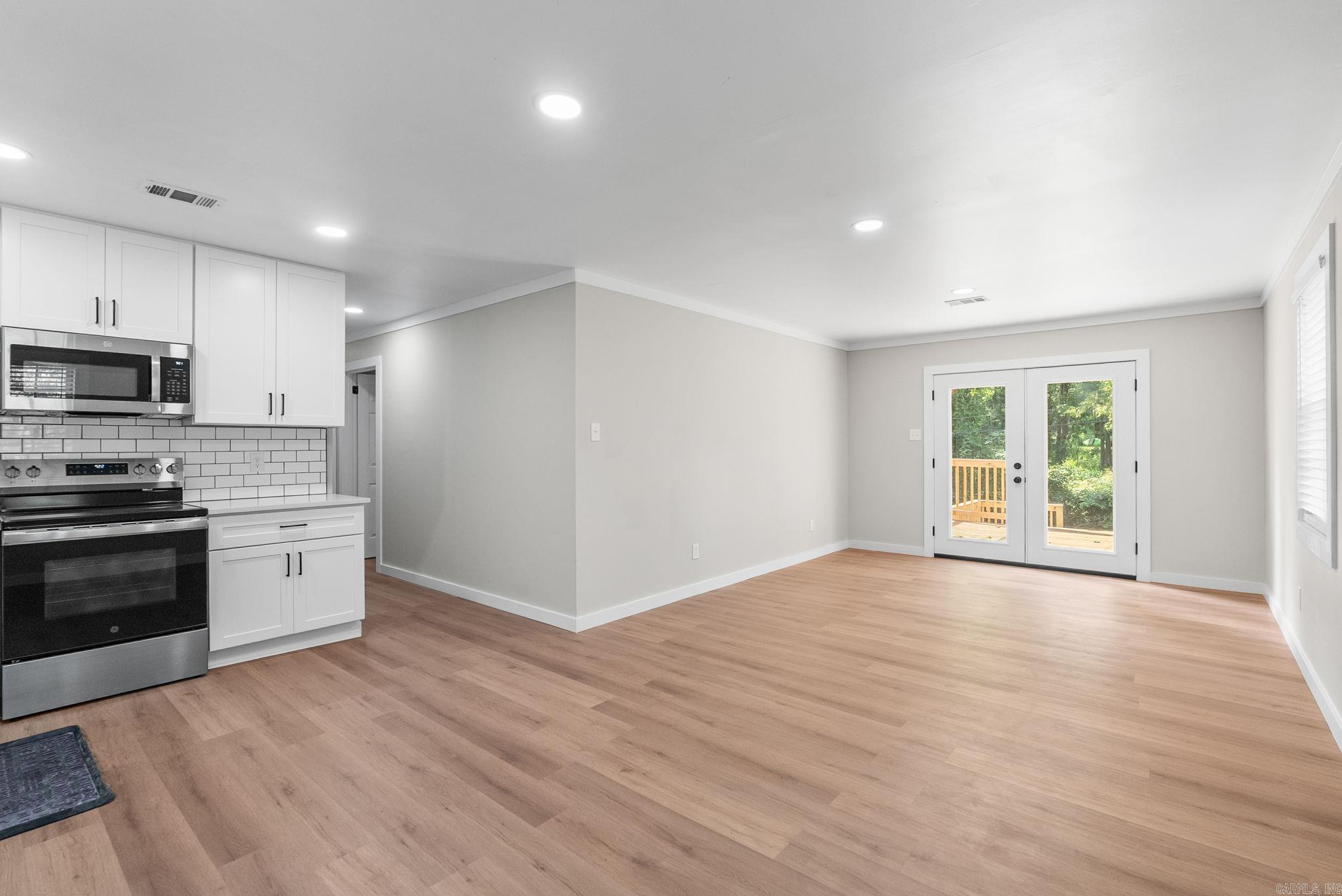 TWIN LAKES - Residential