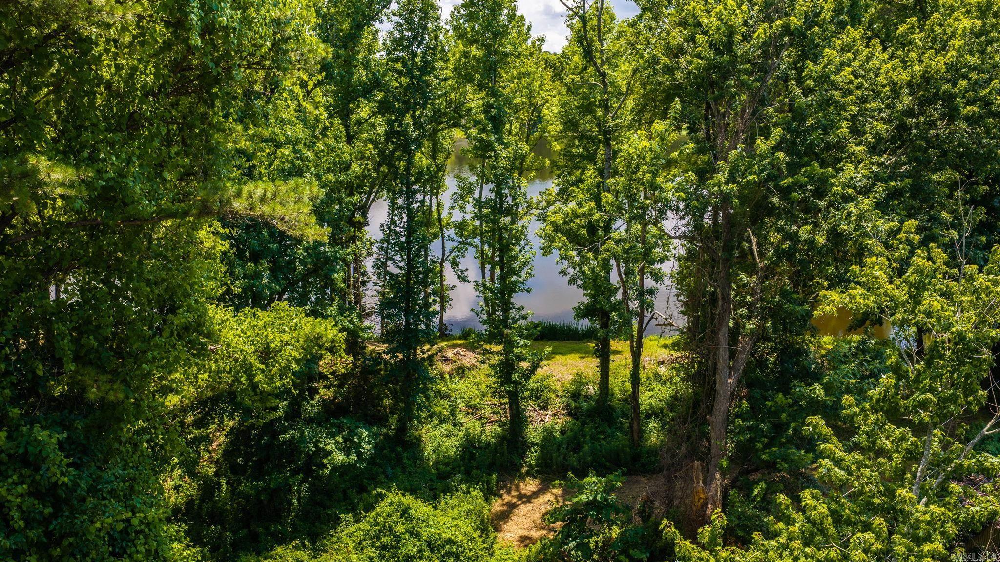 TWIN LAKES - Residential