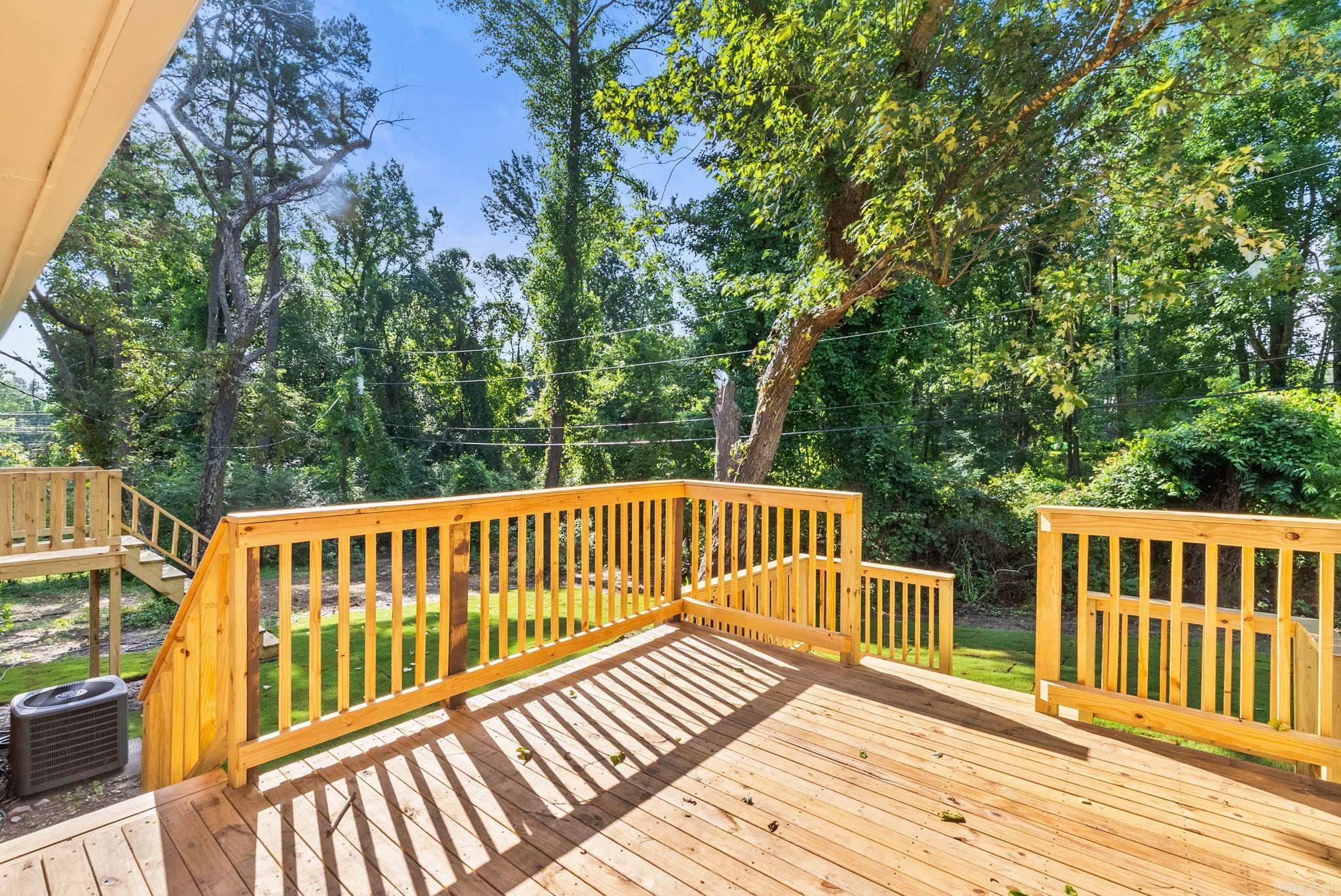 TWIN LAKES - Residential