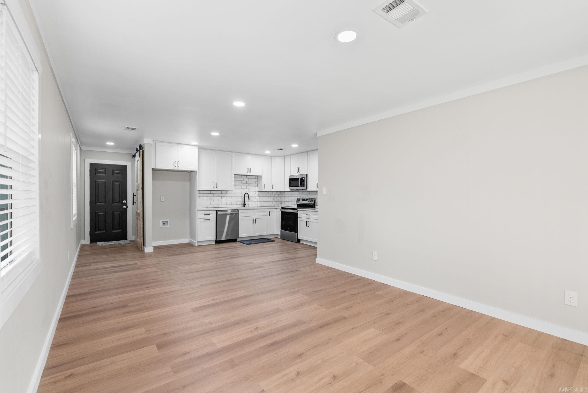 TWIN LAKES - Residential