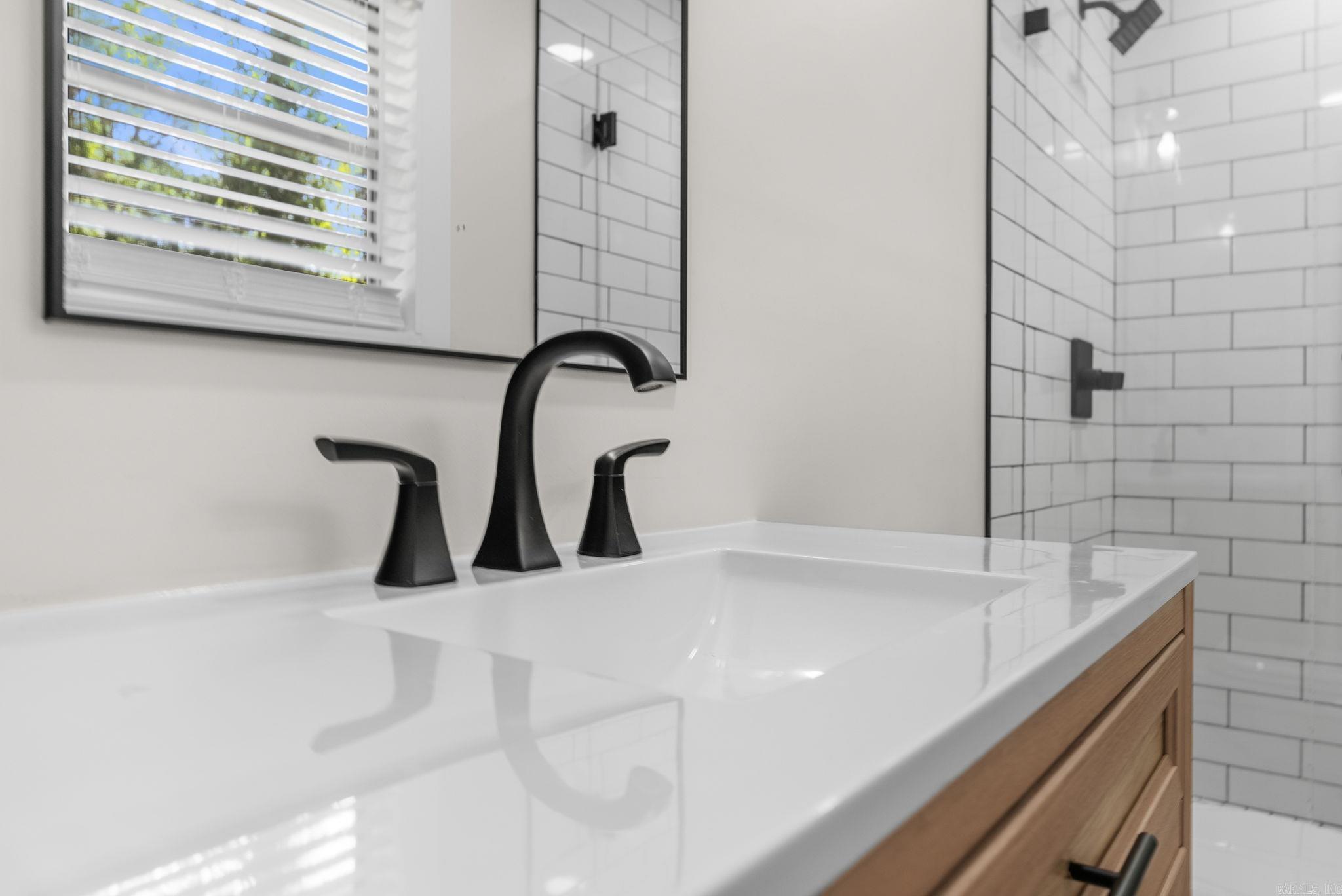 TWIN LAKES - Residential