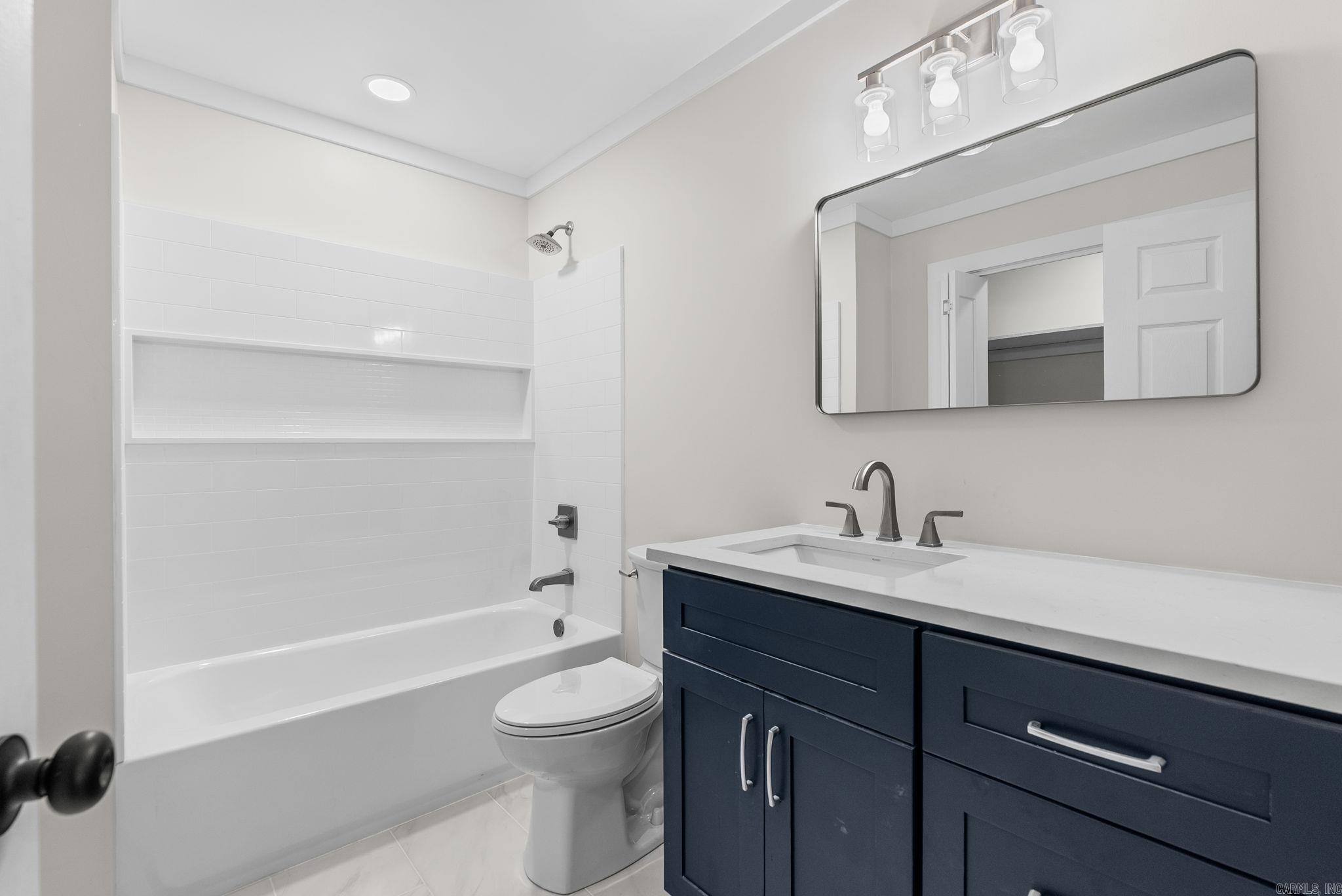TWIN LAKES - Residential