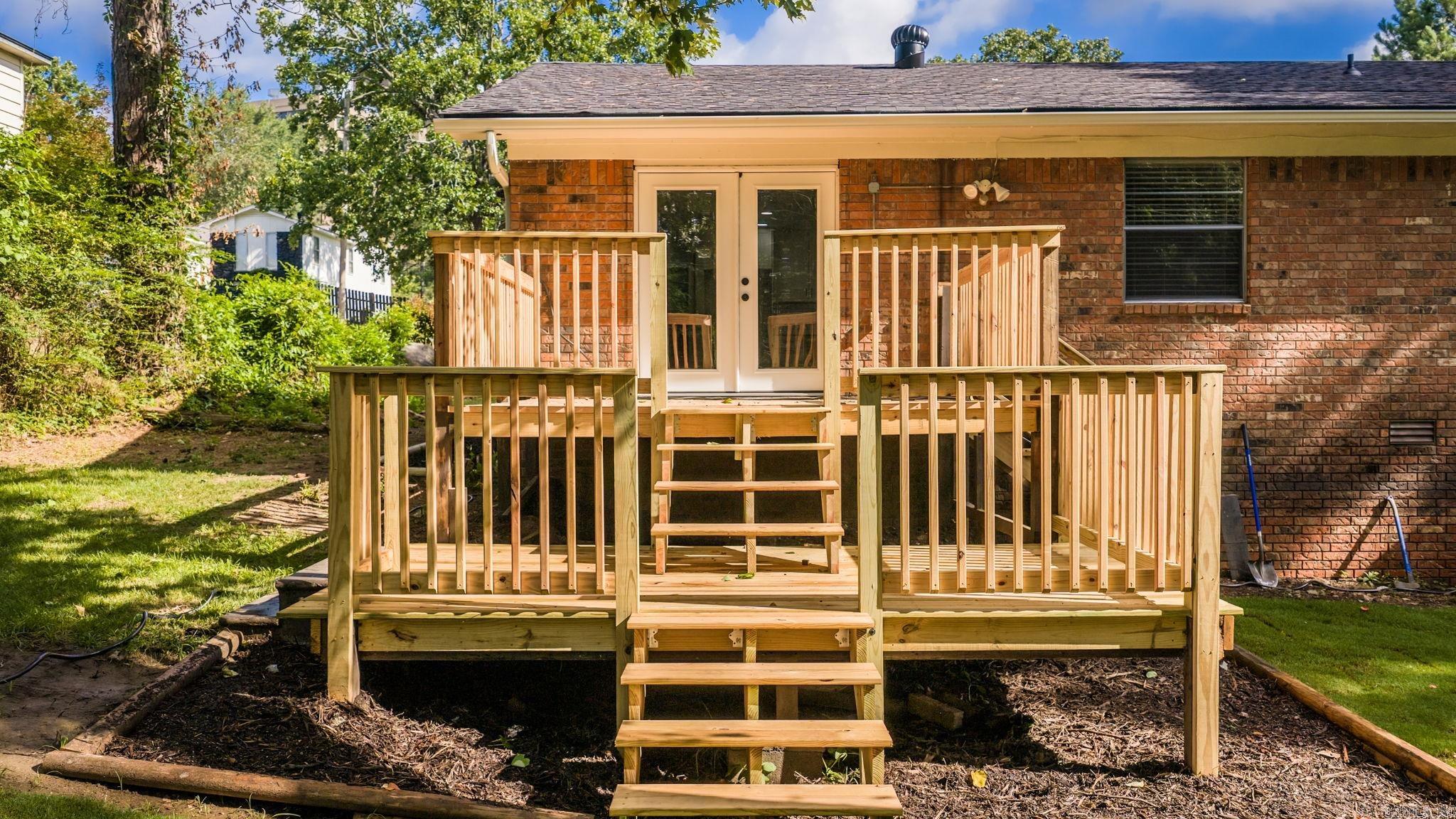 TWIN LAKES - Residential